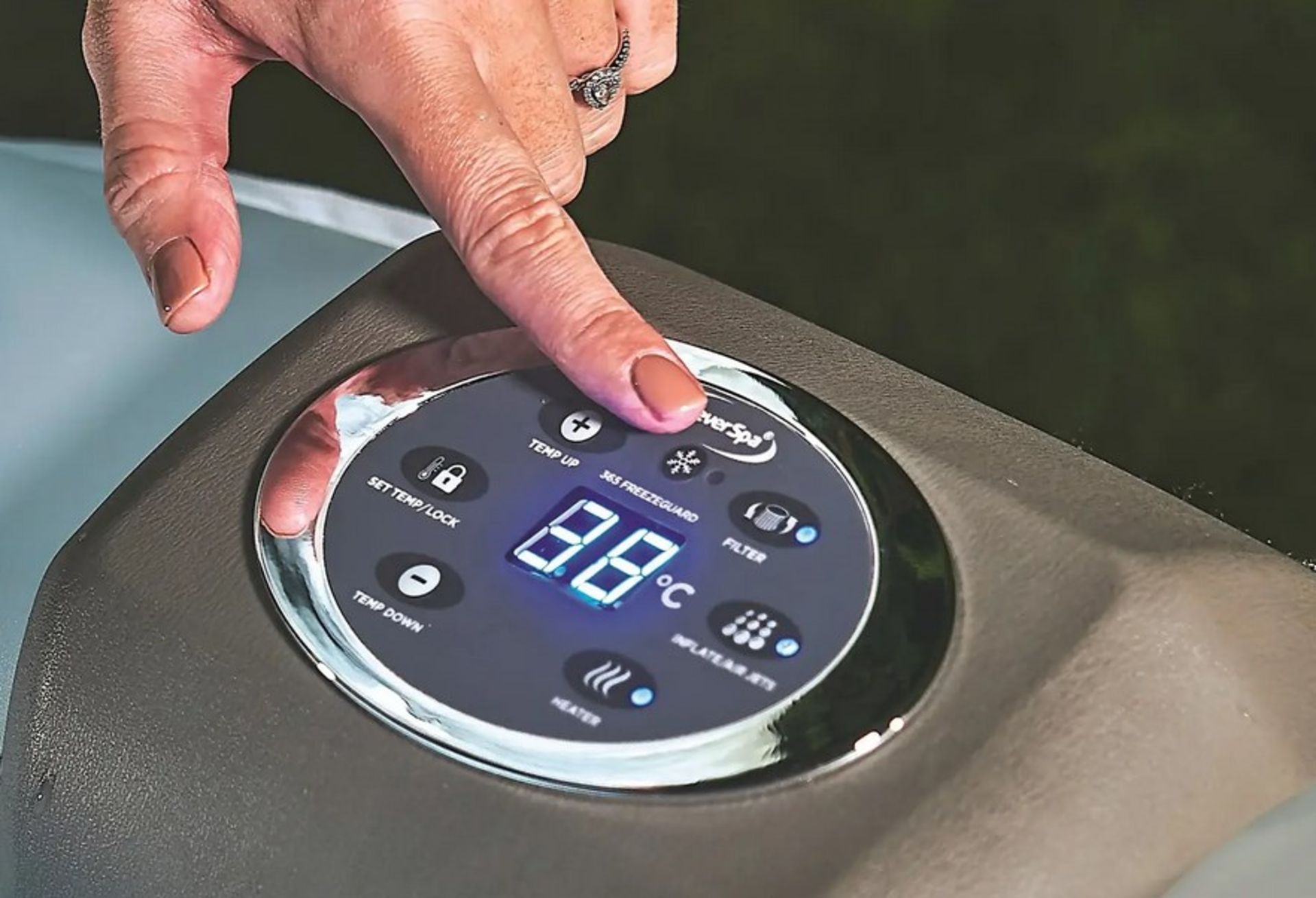 (49/Mez/P9) RRP £450. CleverSpa Cotswolds 4 Person Round Portable Spa. 110 Powerful Massaging Air... - Image 3 of 8