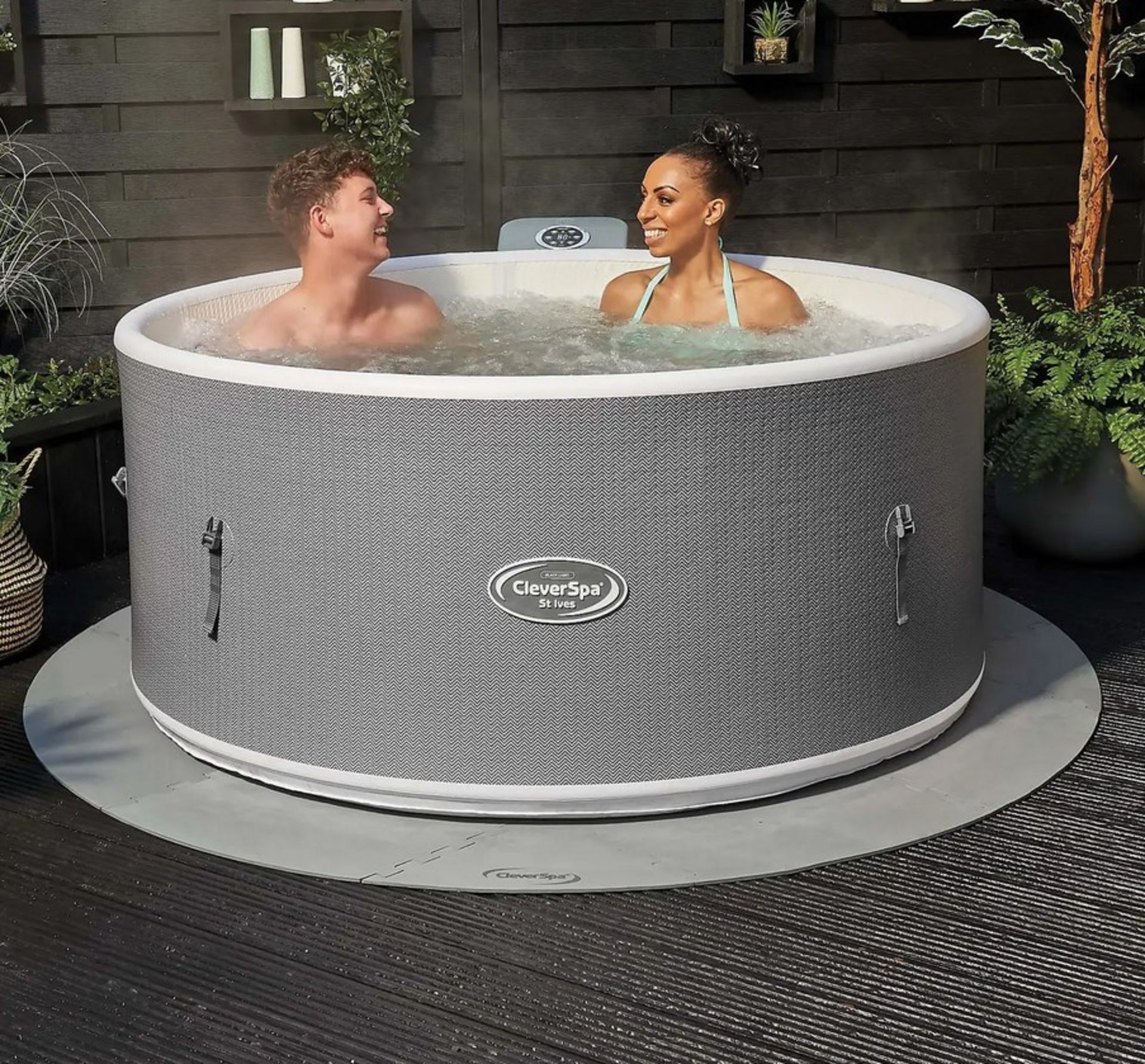 (45/Mez/P8) RRP £700. CleverSpa St Ives 5 Person Drop Stitch Hot Tub with W-Fi-enabled CleverLink...