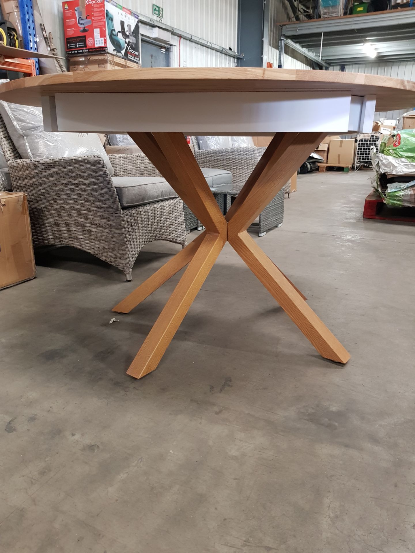 (179/R3) RRP £100. Round Oak Table With Wood Effect Metal Legs. Dimensions: (H76x Dia120cm). (No... - Image 3 of 10