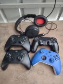 Job Lot Of 3 x Xbox One Controllers And Ps4 Controller, Plus Headset. RRP £200 - Grade U