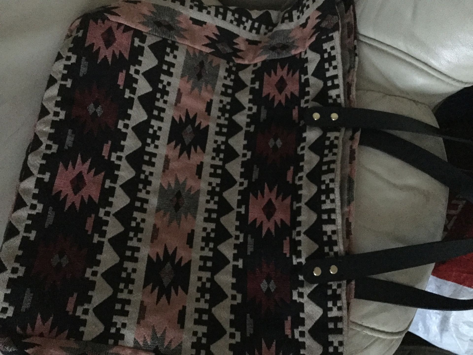 Designer Iris Large Aztec Weekend Shoulder bag...Leather handles and gold stud - Image 4 of 5
