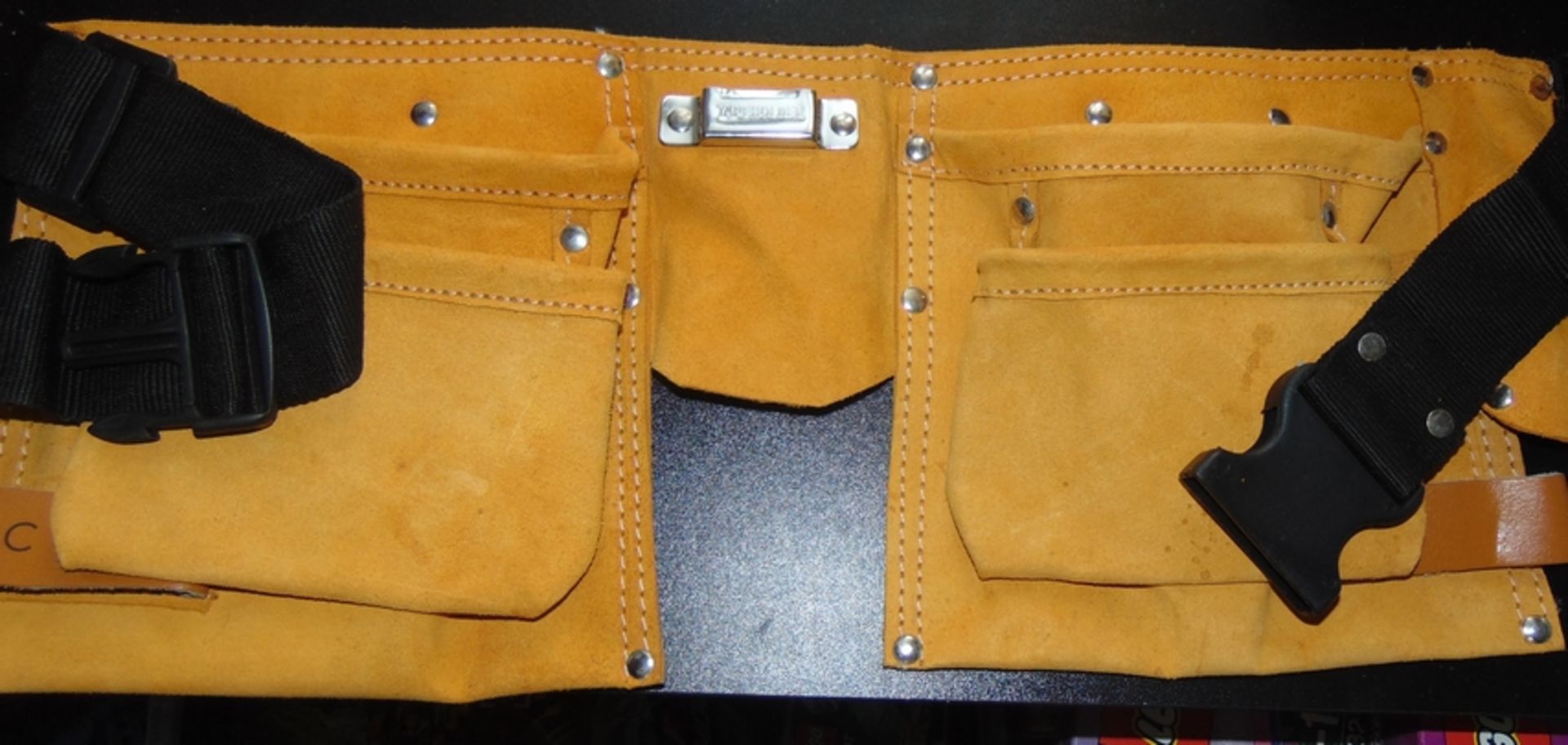 Area J6. A Top Quality 14 Pocket Leather Tool Belt, Looks New