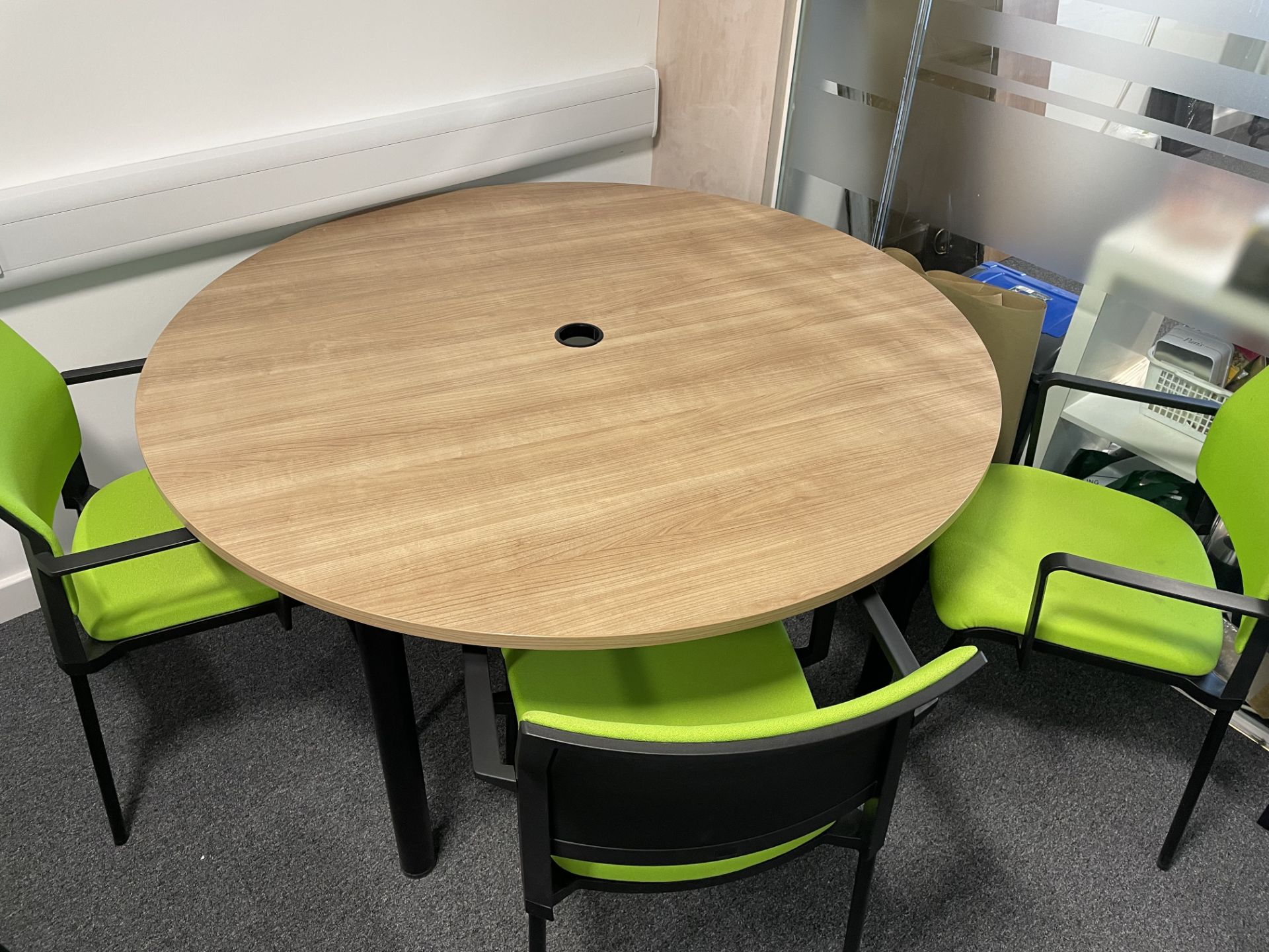 1 x round office table with 5 x green fabric chairs - Image 2 of 2
