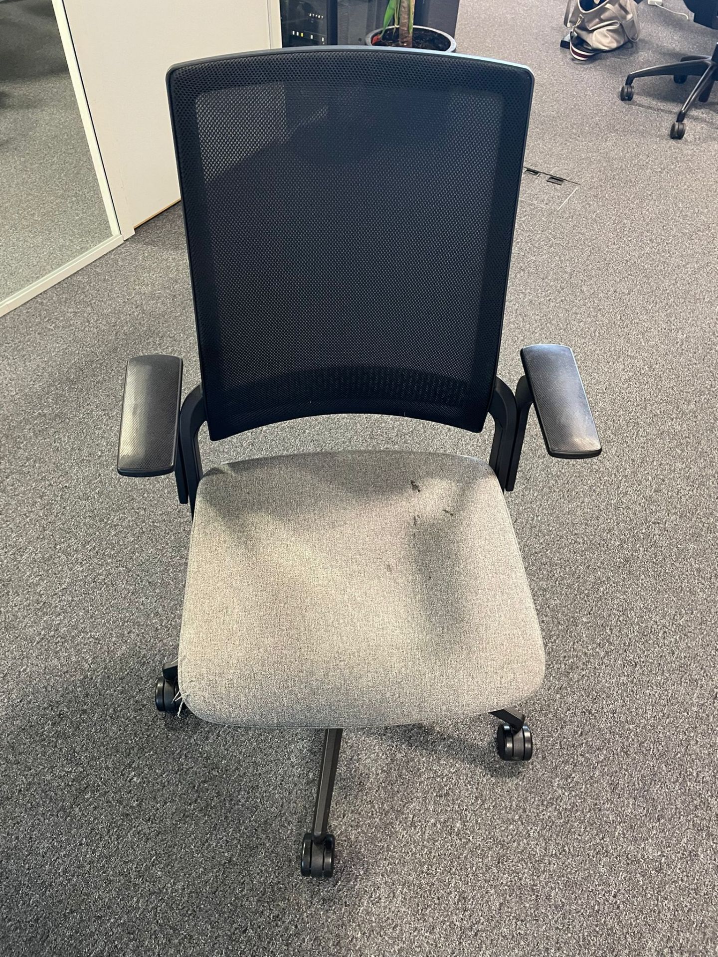 1 x Adjustable Swivel Chair