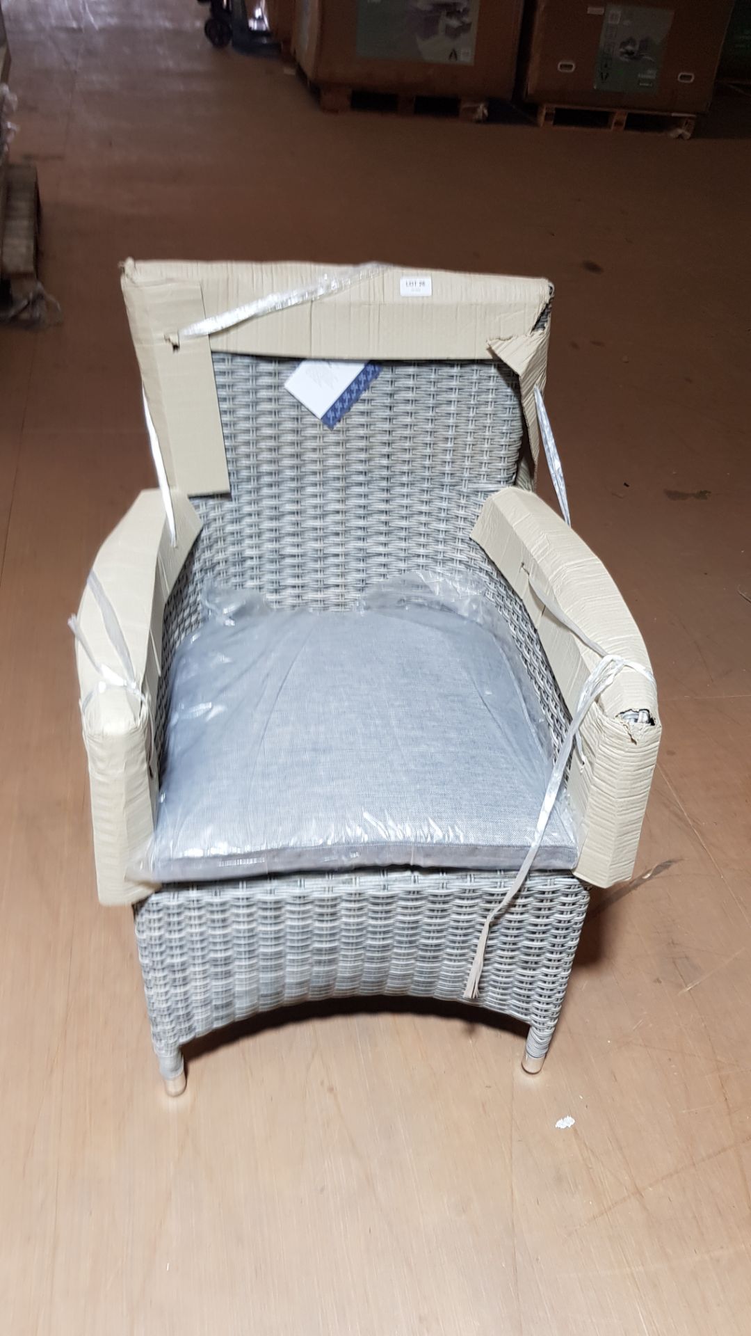 (26/Mez) RRP £100. Hartington Florence Collection Rattan Dining Chair With 1x Cushion. Dimensions... - Image 3 of 5