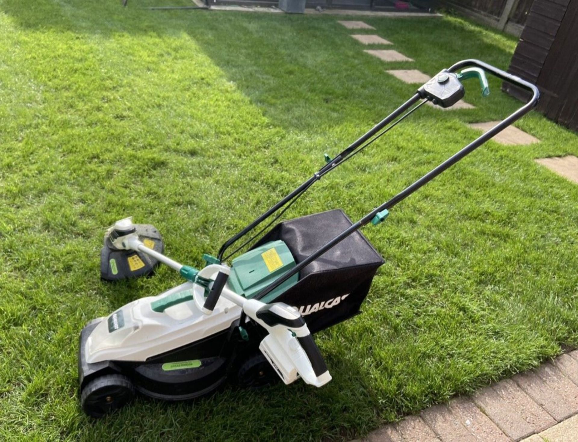 Title: (53/2L) RRP £150. Qualcast Qli 30 30cm 20V 2.0Ah Cordless Lawn Mower & 1x Qualcast QGTLi 20