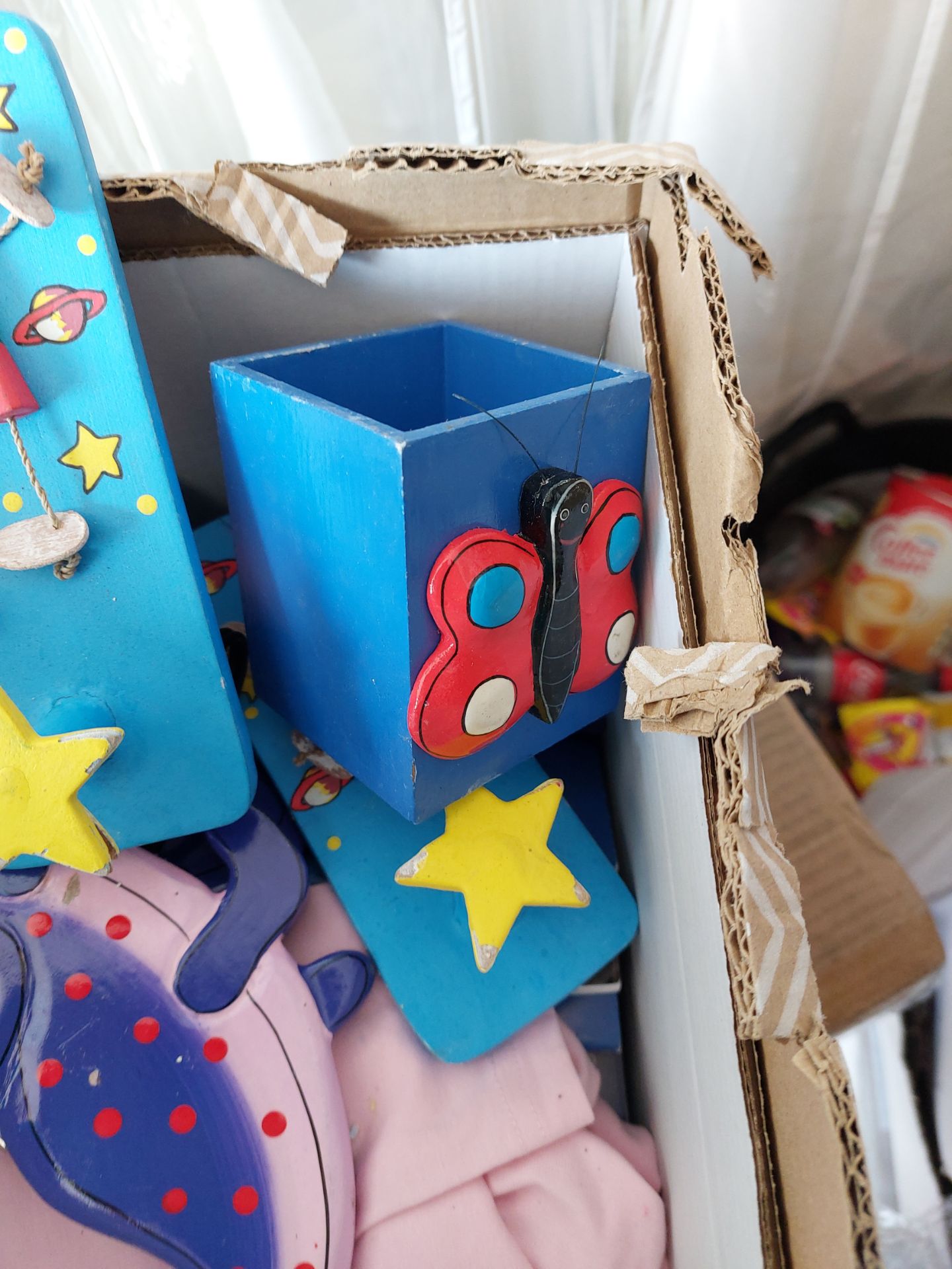 Box of Pink and Blue Door and Clothes Hooks and Mirrors for Children's Rooms - Image 3 of 7