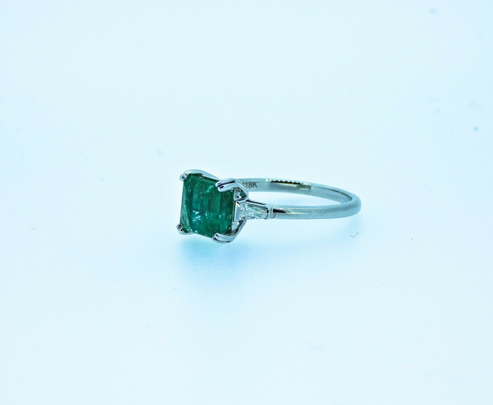 Certified 2.37 ct Natural Emerald and Diamonds 18K White Gold Ring - Image 5 of 8