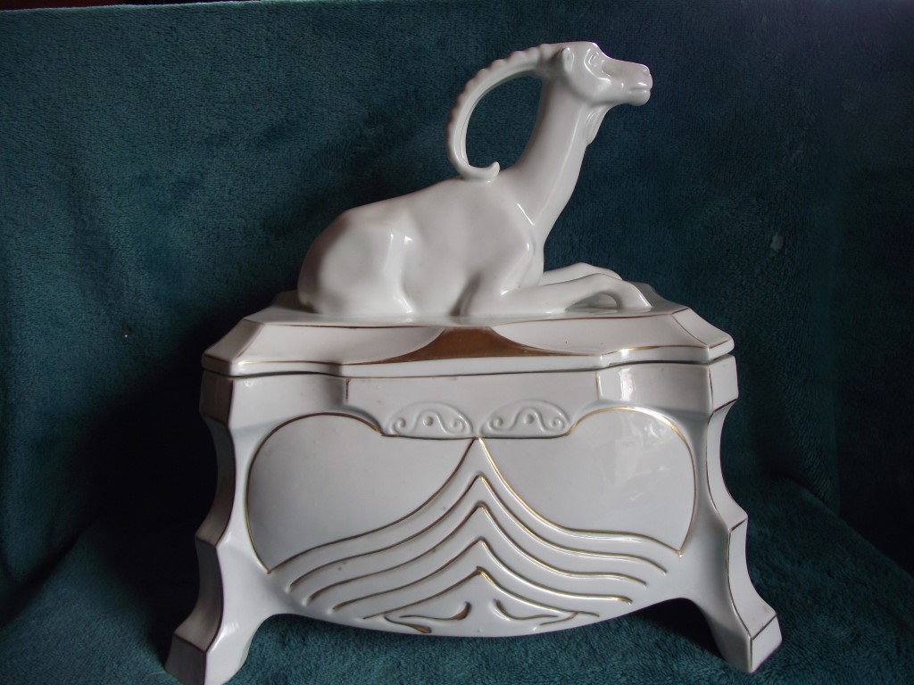 Fraureuth Kunstabteilung Art Deco Porcelain Lidded Box - Ibex Figurine To Lid - Image 2 of 24