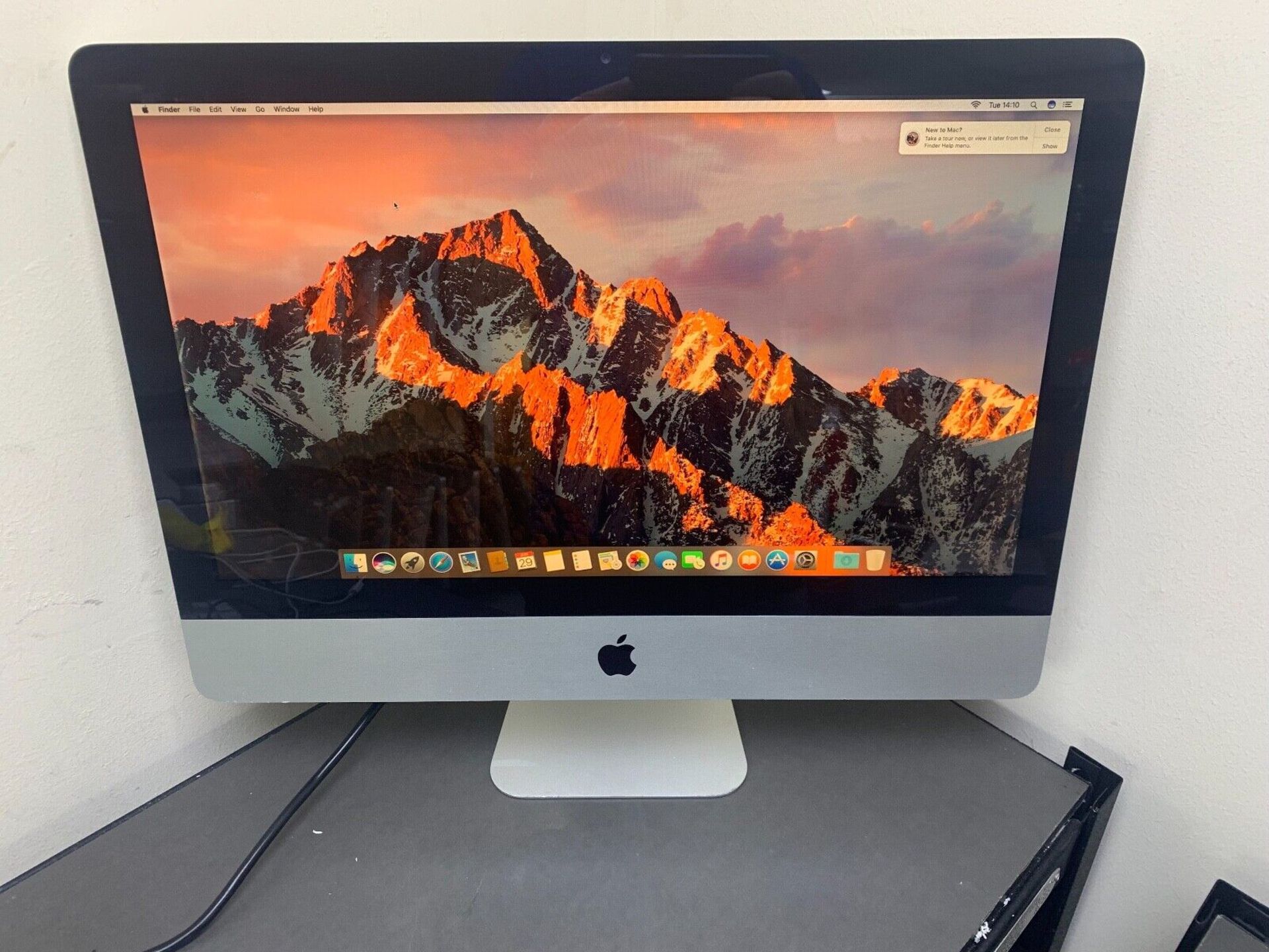 Apple iMac 21.5” OS x High Sierra Intel Core i3 4GB Memory 500GB HD Radeon WiFi Bluetooth Office