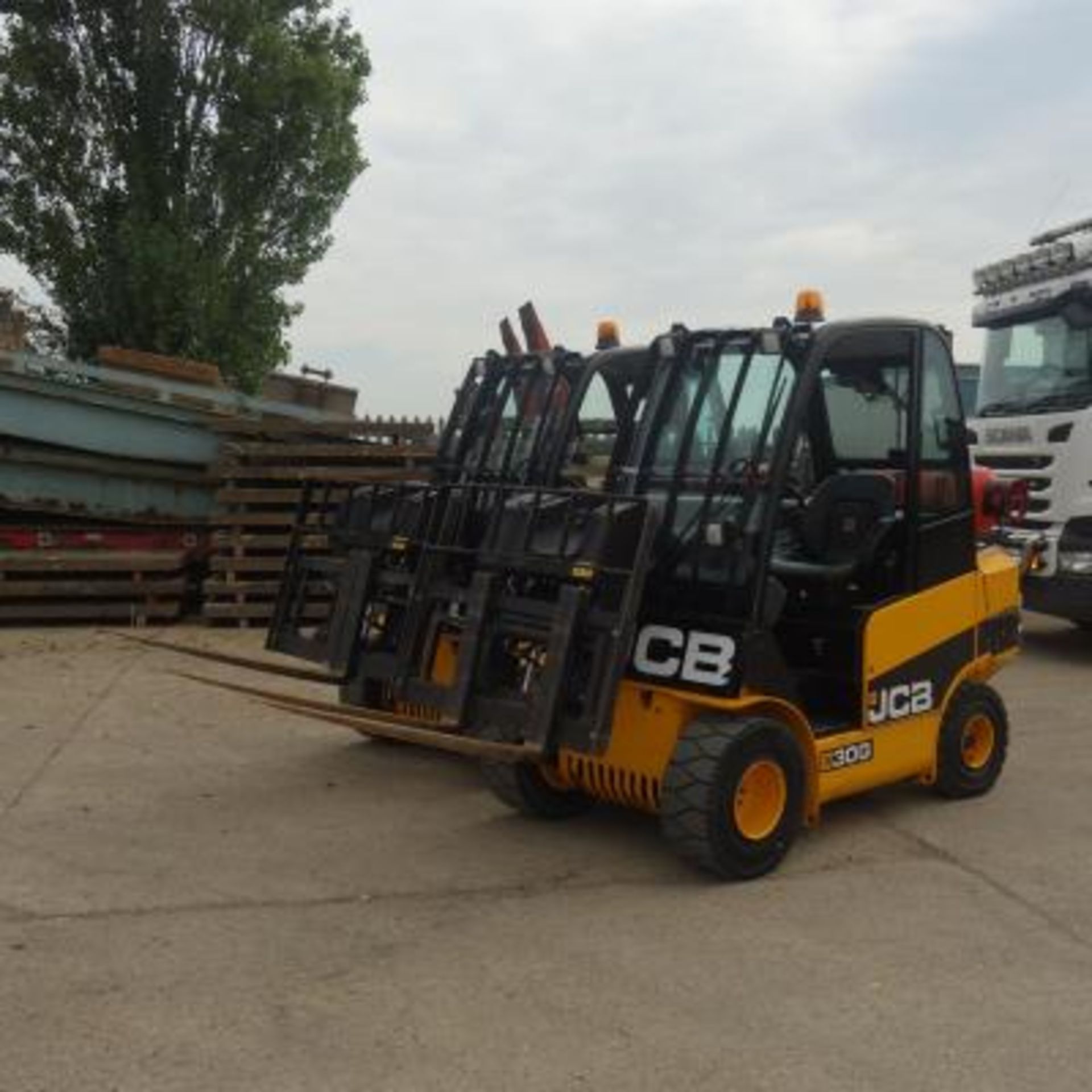 2014 JCB TLT30G Teletruck Forklift - Image 4 of 7