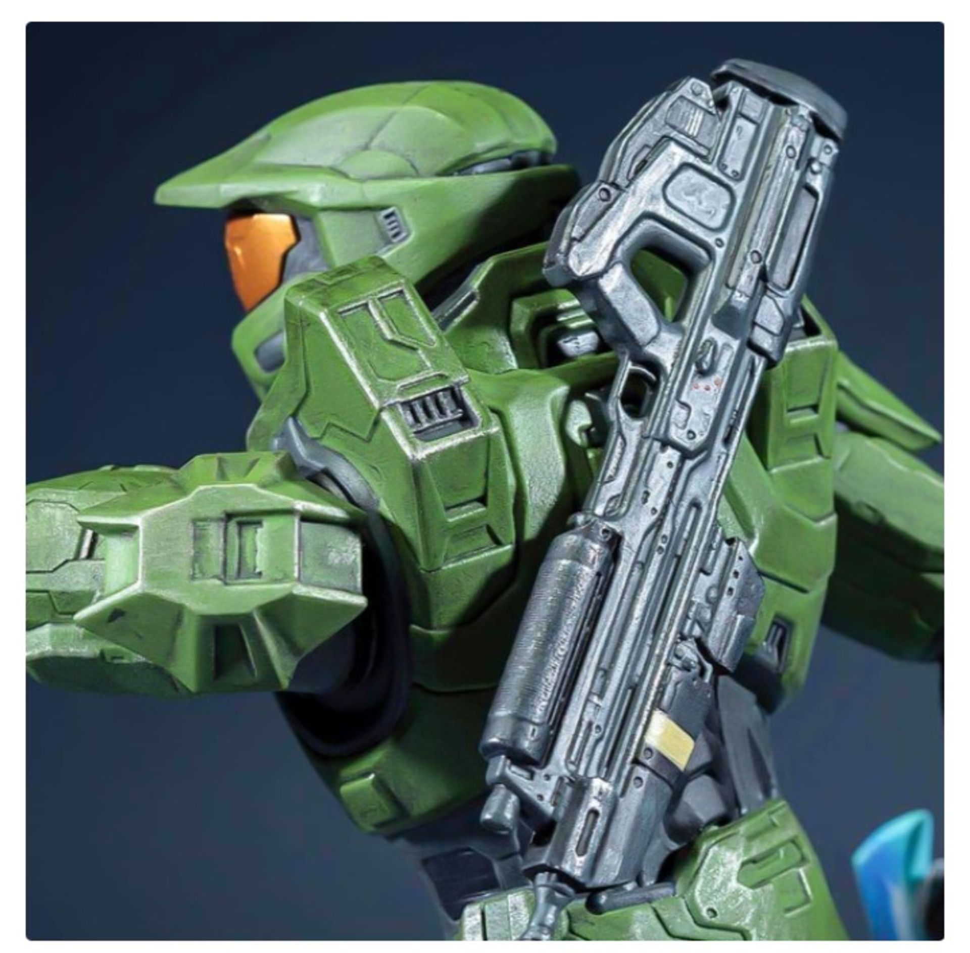 (9/5M) Lot RRP £138. 2x Halo Infinite Master Chief With Grappleshot 10Ó PVC Statue RRP £69 Each.... - Image 4 of 5