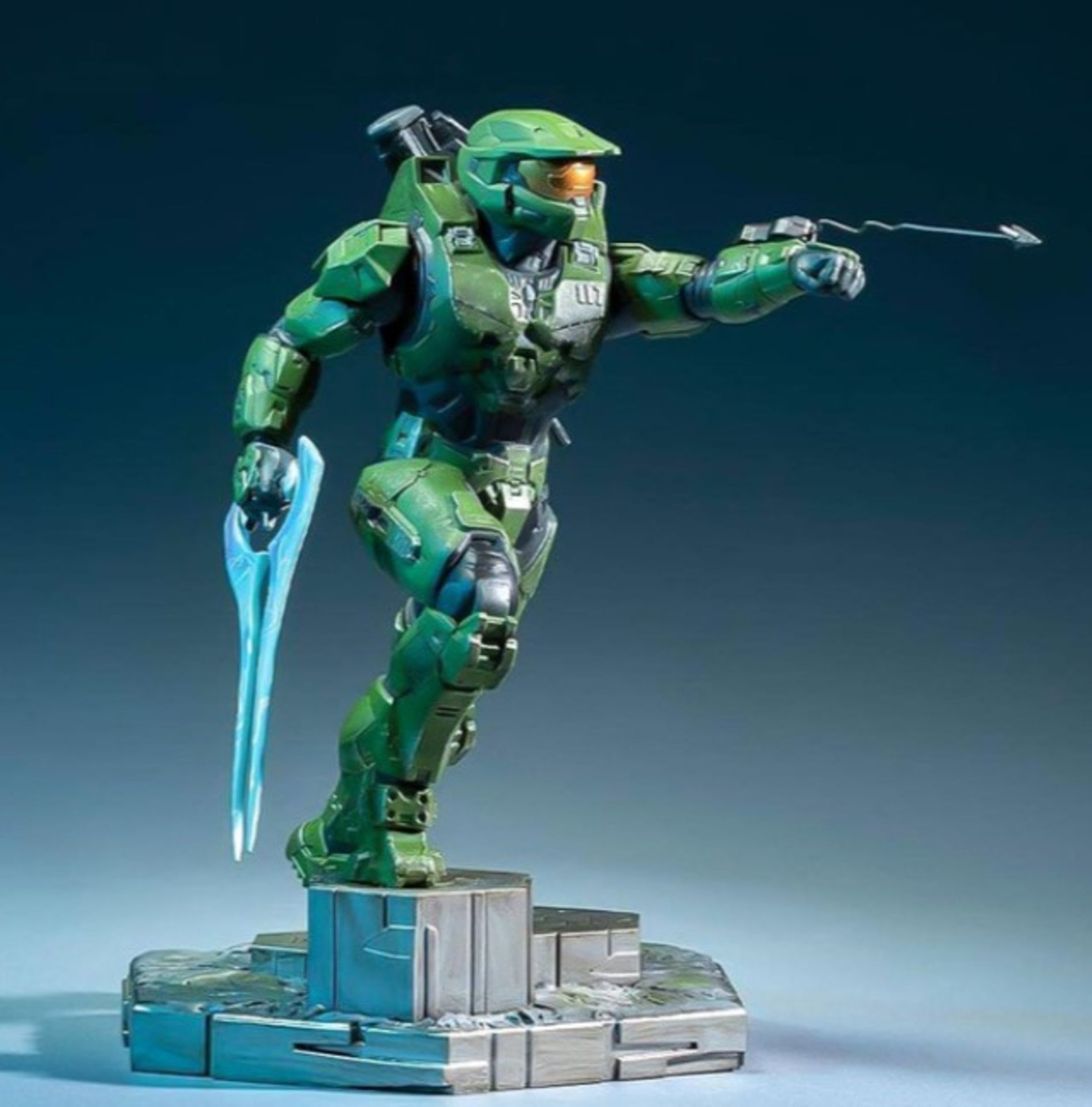 (9/5M) Lot RRP £138. 2x Halo Infinite Master Chief With Grappleshot 10Ó PVC Statue RRP £69 Each.... - Image 2 of 5