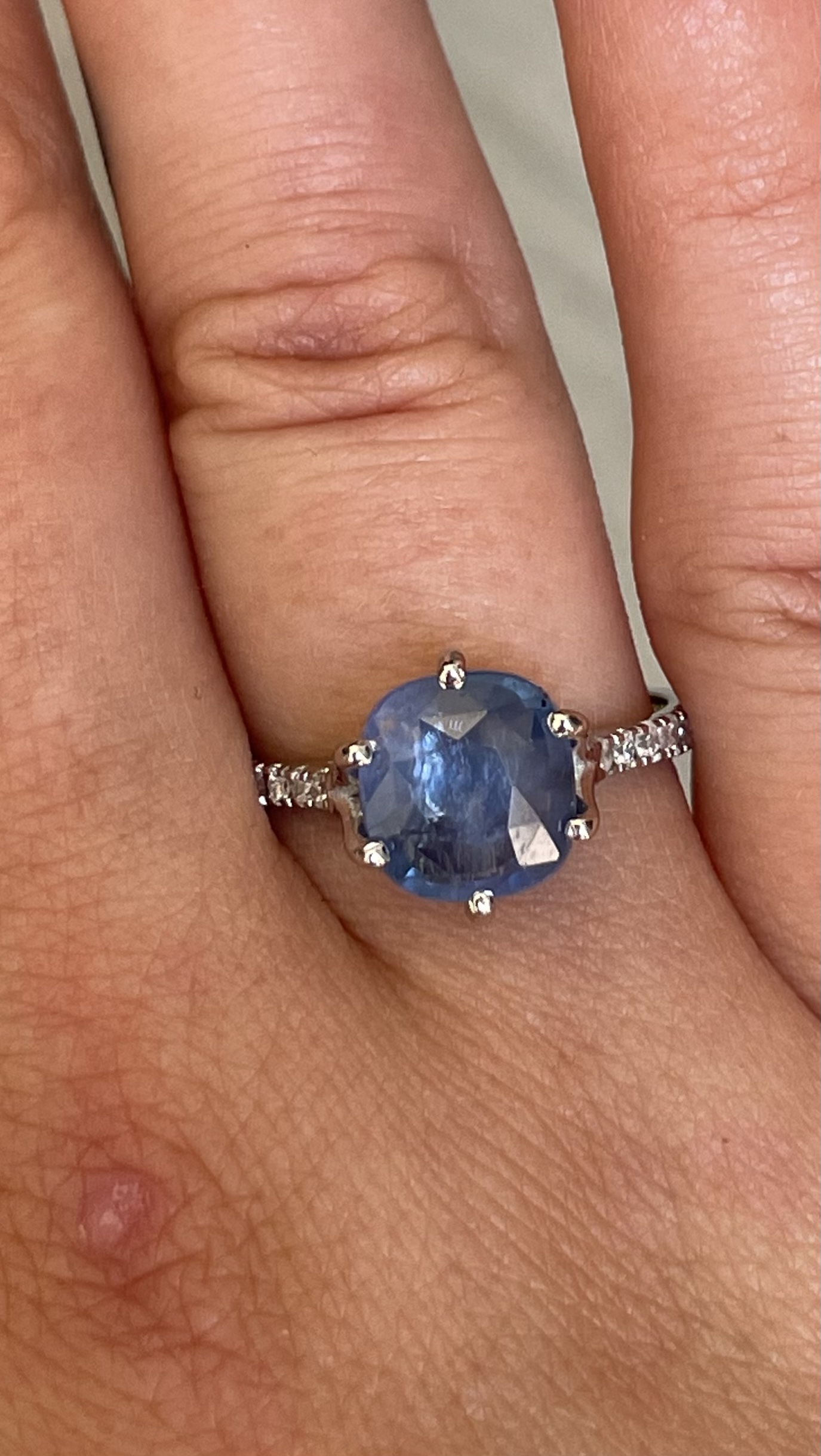 Beautiful Natural 3.36 CT Ceylon Blue Sapphire W Natural Diamonds & 18kGold - Image 9 of 9