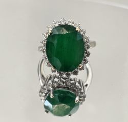 Beautiful 7.34CT Natural Emerald With Natural Diamonds & 18k White Gold