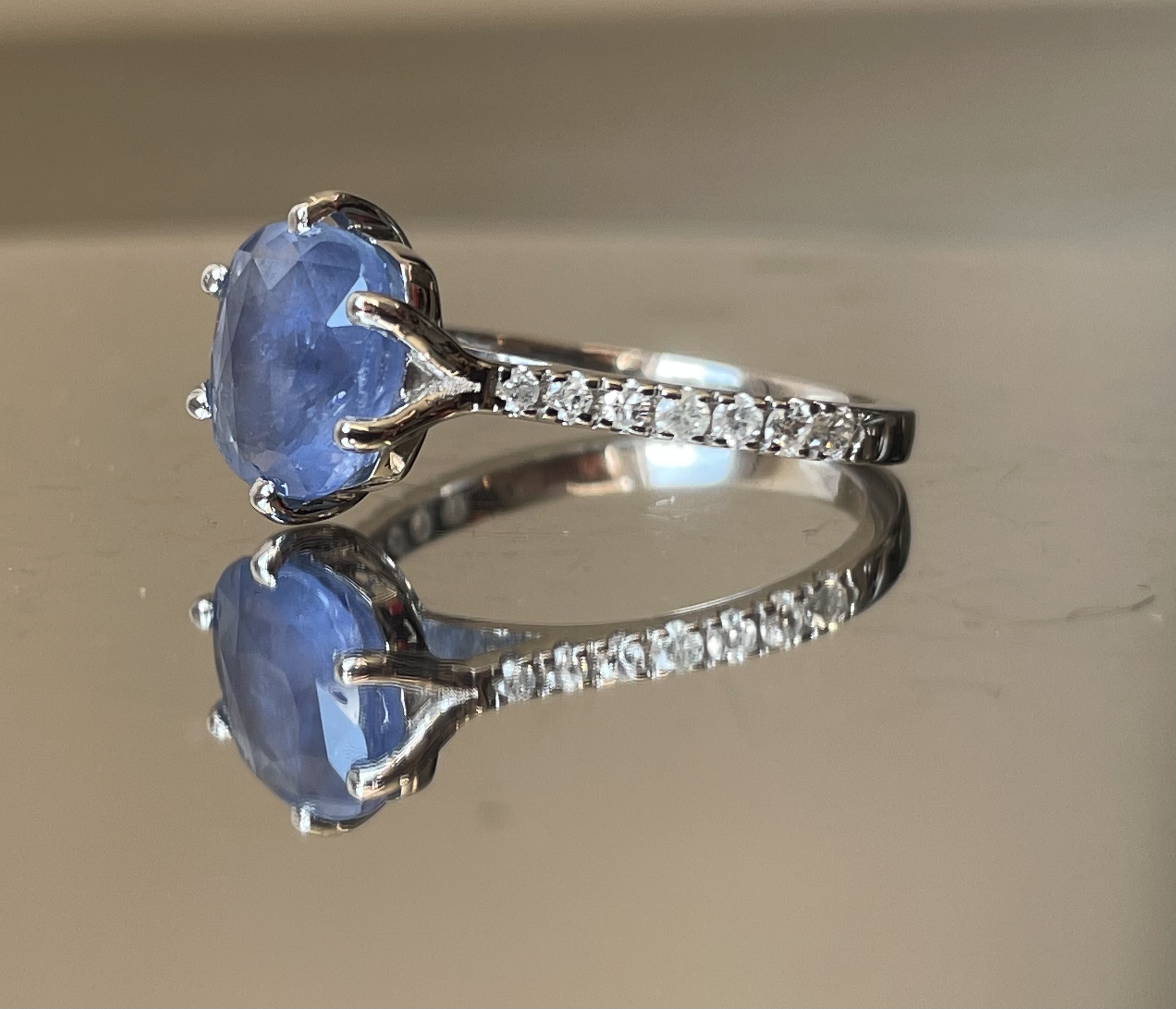 Beautiful Natural 3.36 CT Ceylon Blue Sapphire W Natural Diamonds & 18kGold - Image 4 of 9