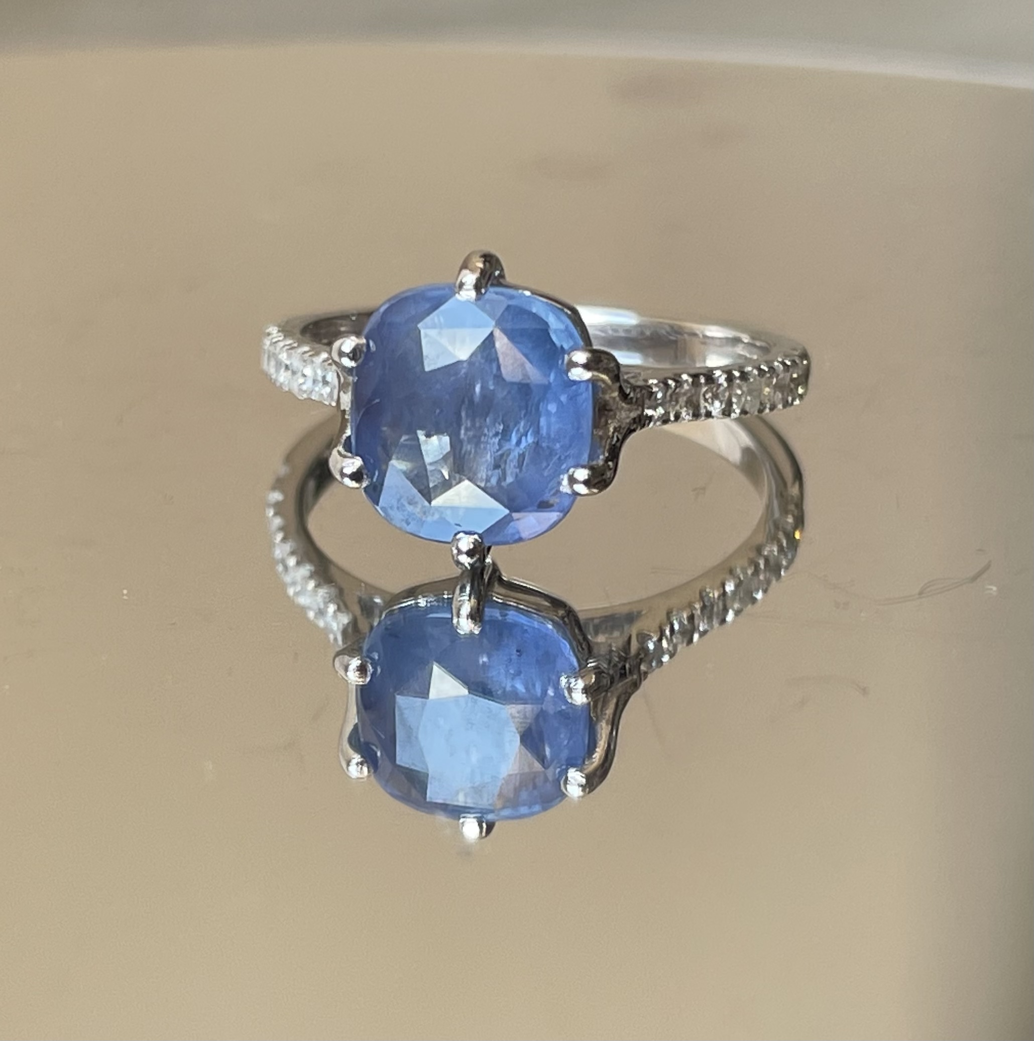 Beautiful Natural 3.36 CT Ceylon Blue Sapphire W Natural Diamonds & 18kGold - Image 2 of 9