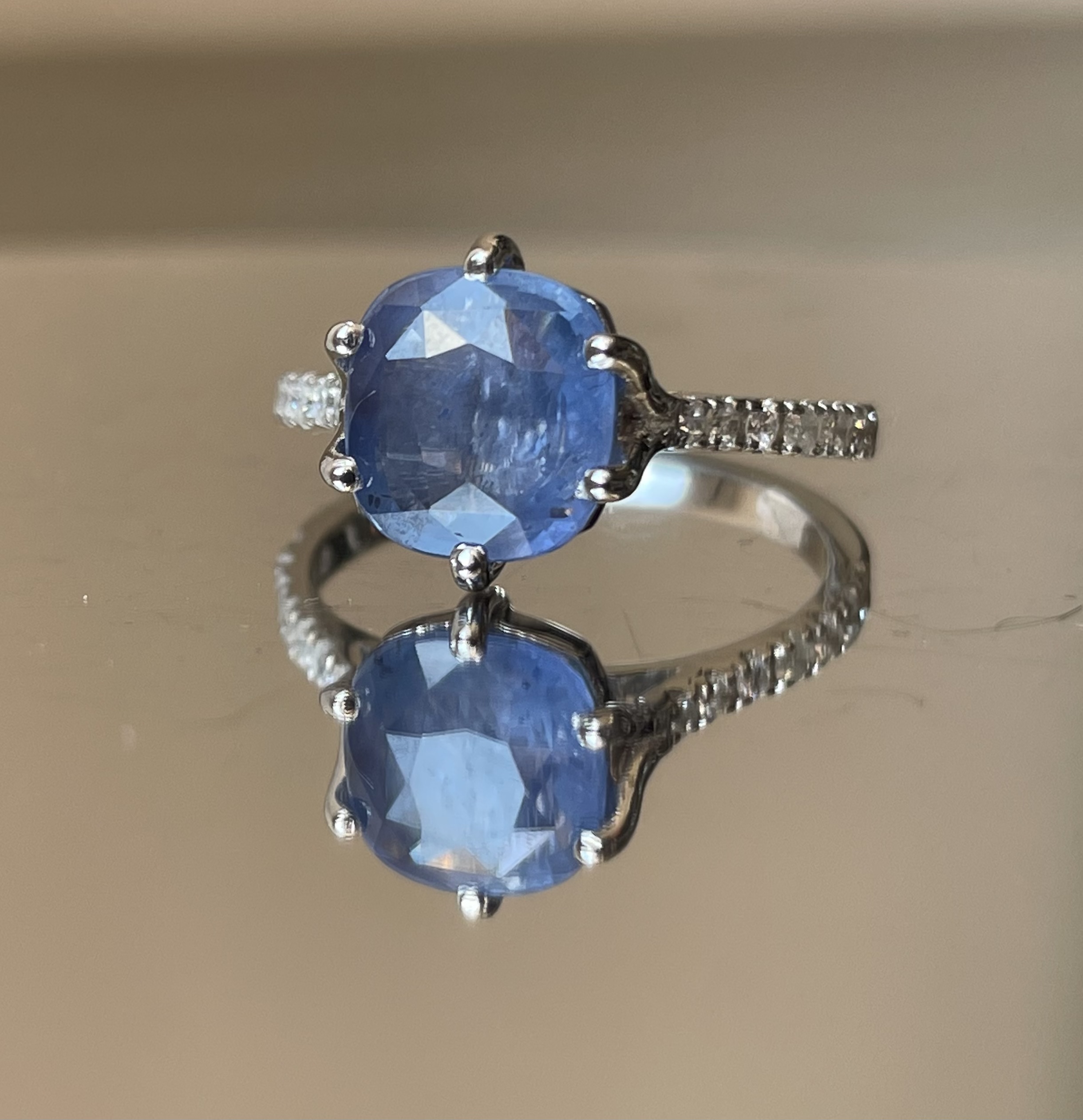 Beautiful Natural 3.36 CT Ceylon Blue Sapphire W Natural Diamonds & 18kGold - Image 3 of 9