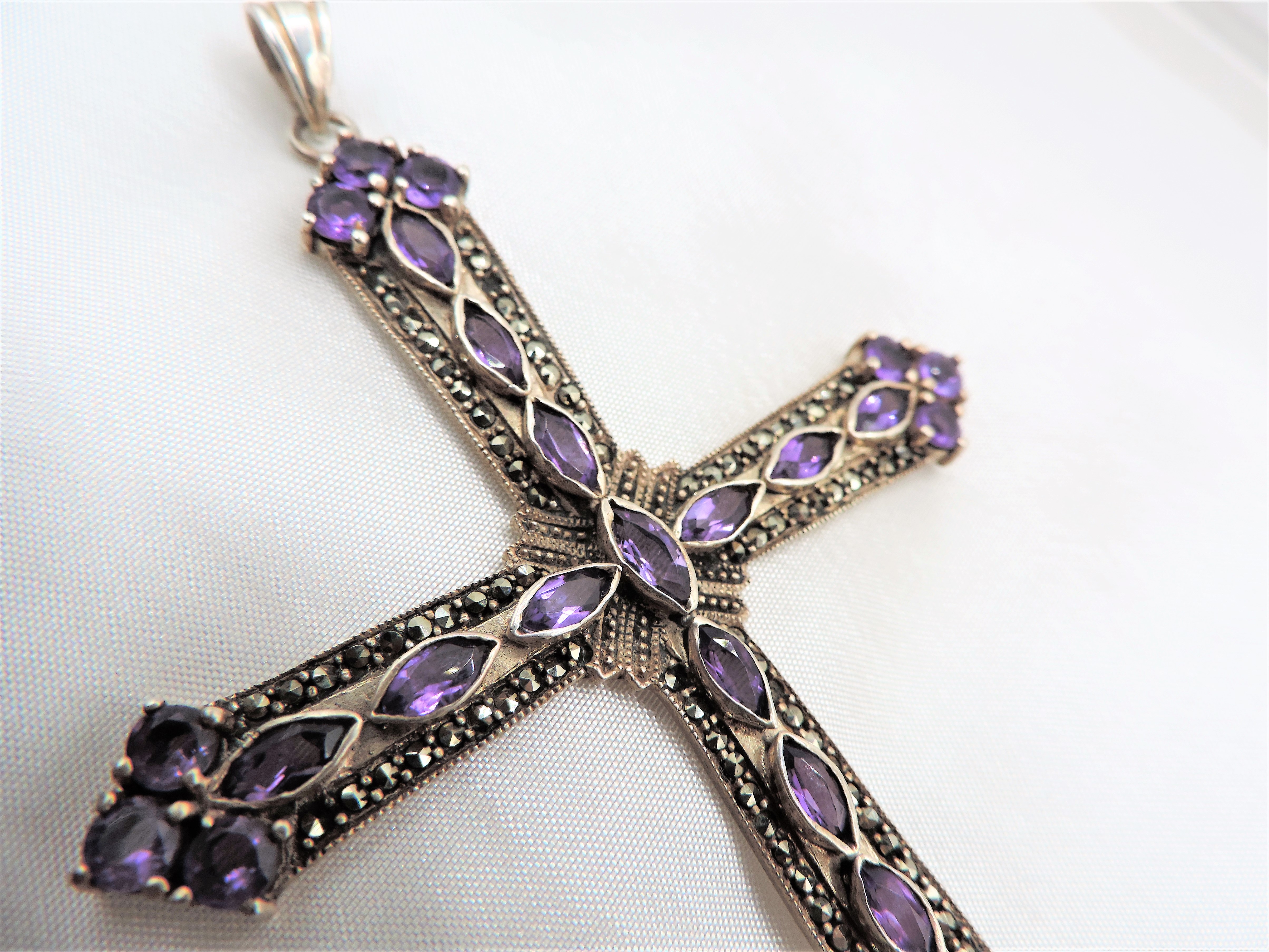 Extra Large Vintage Sterling Silver 12ct Amethyst & Marcasite Cross Pendant - Image 8 of 8