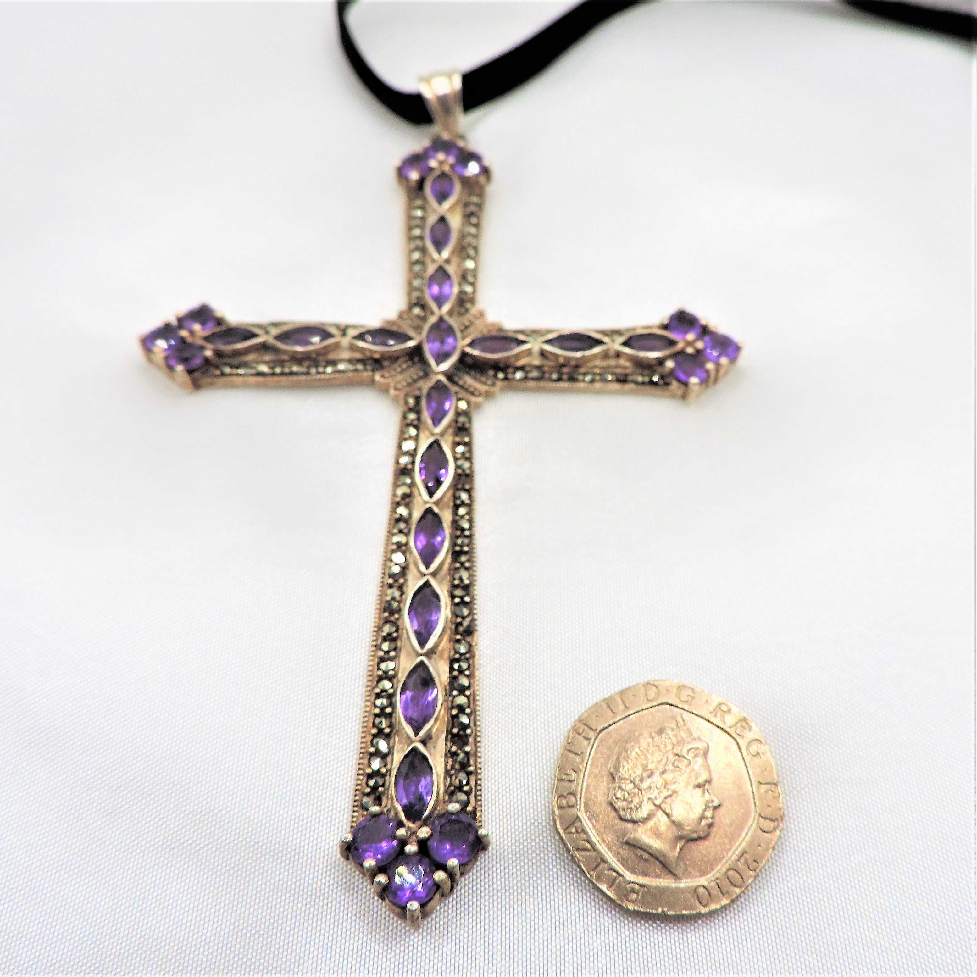 Extra Large Vintage Sterling Silver 12ct Amethyst & Marcasite Cross Pendant - Image 4 of 8