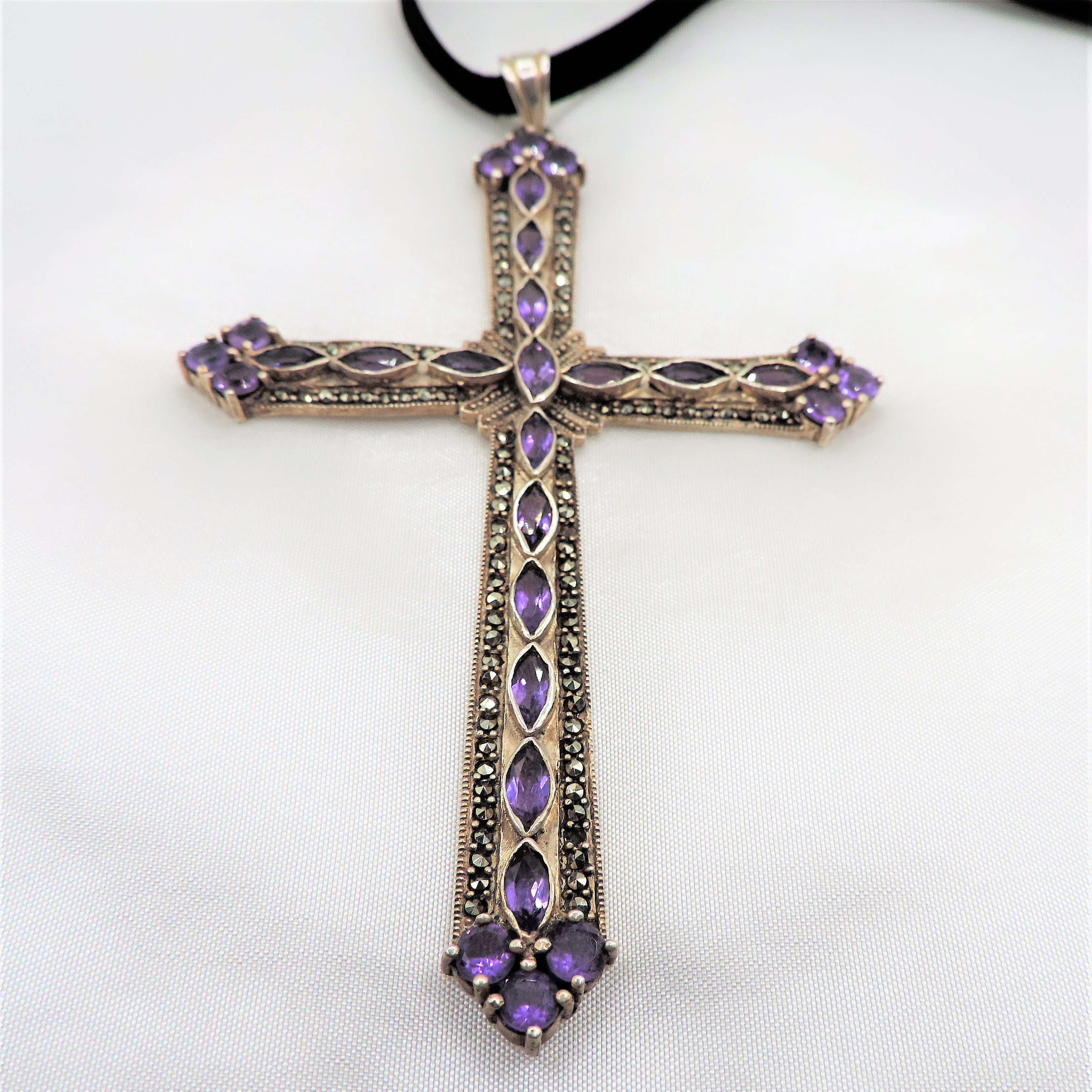 Extra Large Vintage Sterling Silver 12ct Amethyst & Marcasite Cross Pendant - Image 3 of 8