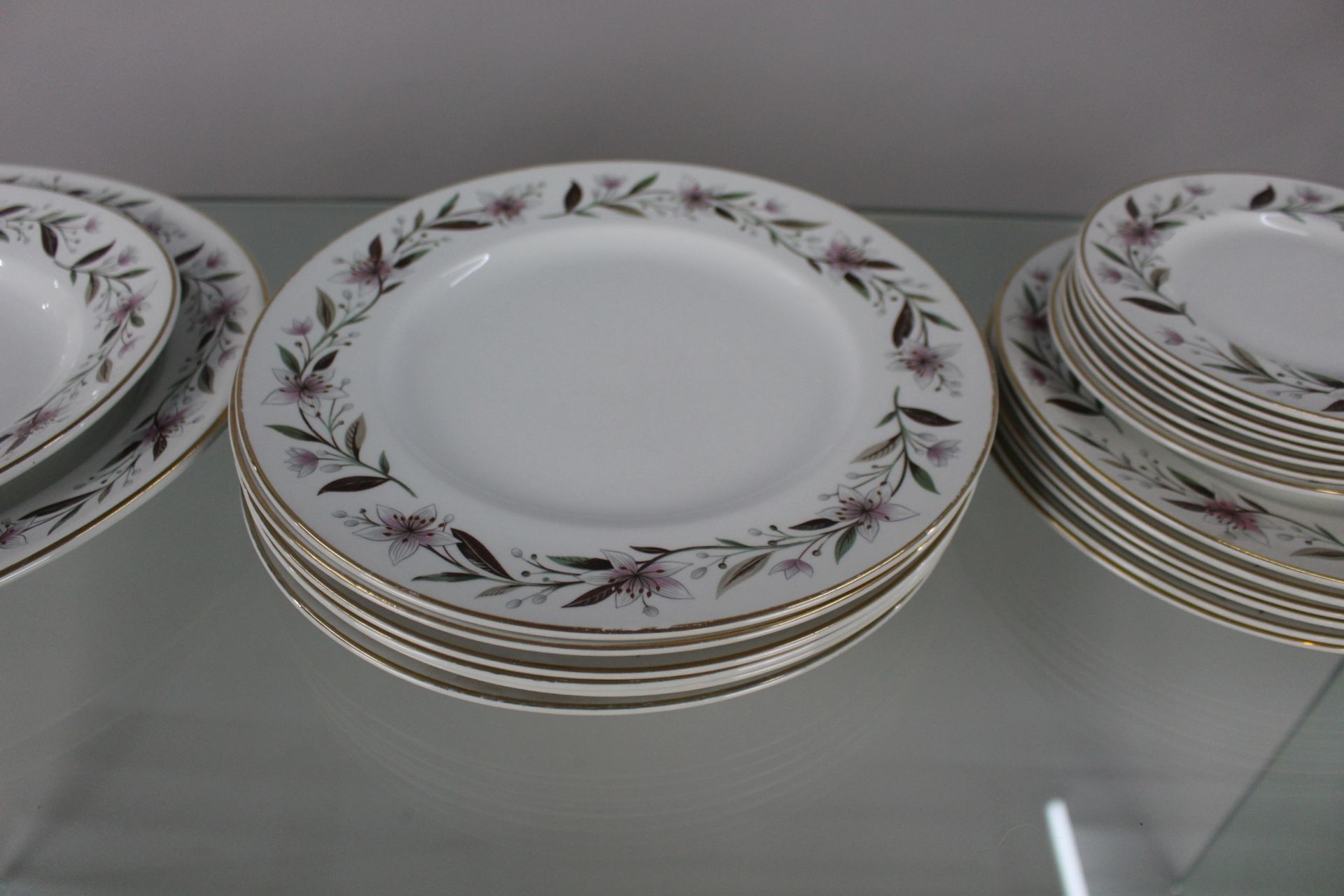 China style Simpson Potteries Naples Part Dinner Service - Image 3 of 7