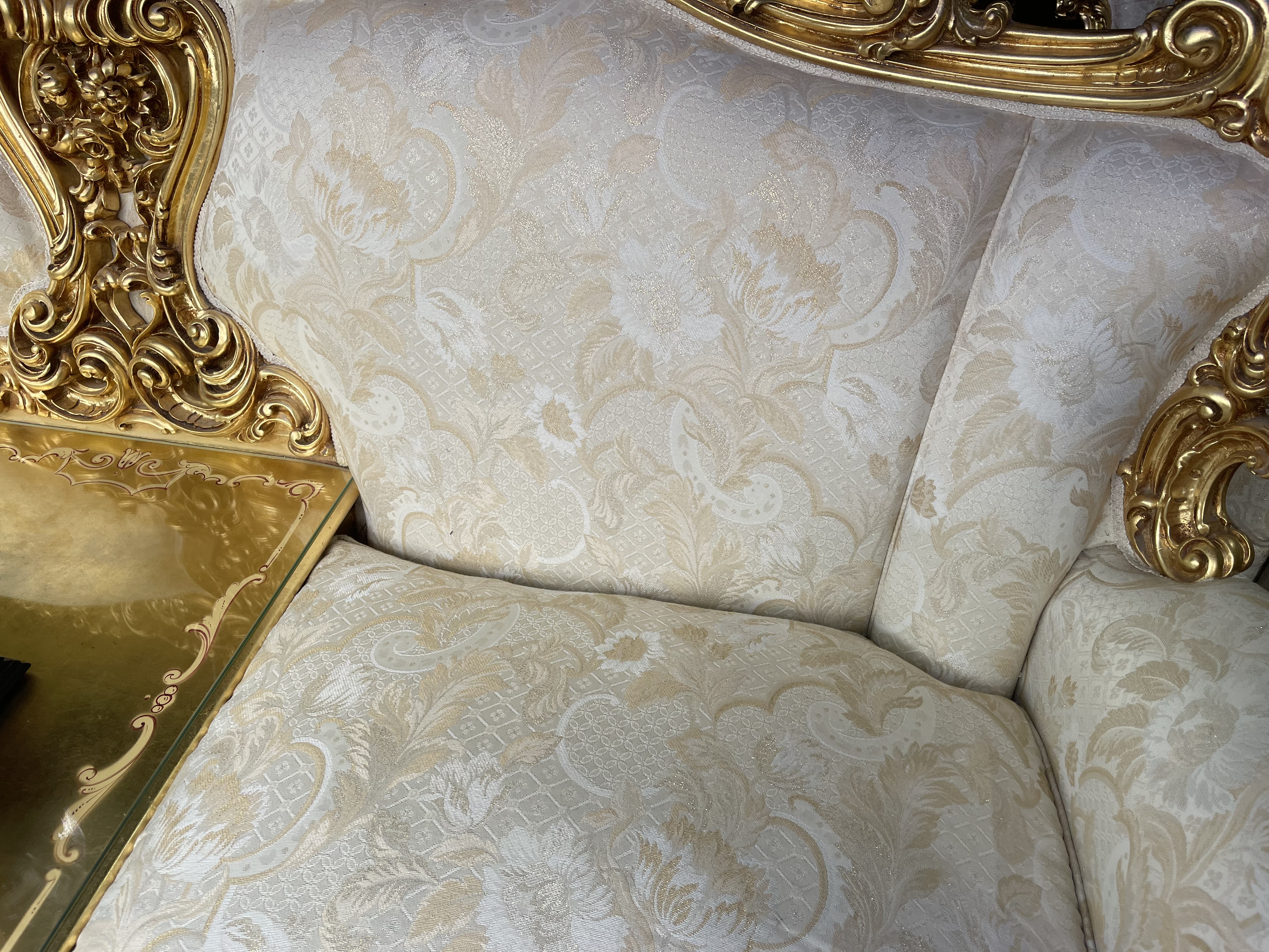 Fine Ornate Italian Silk Three Piece Giltwood Suite - Image 11 of 20