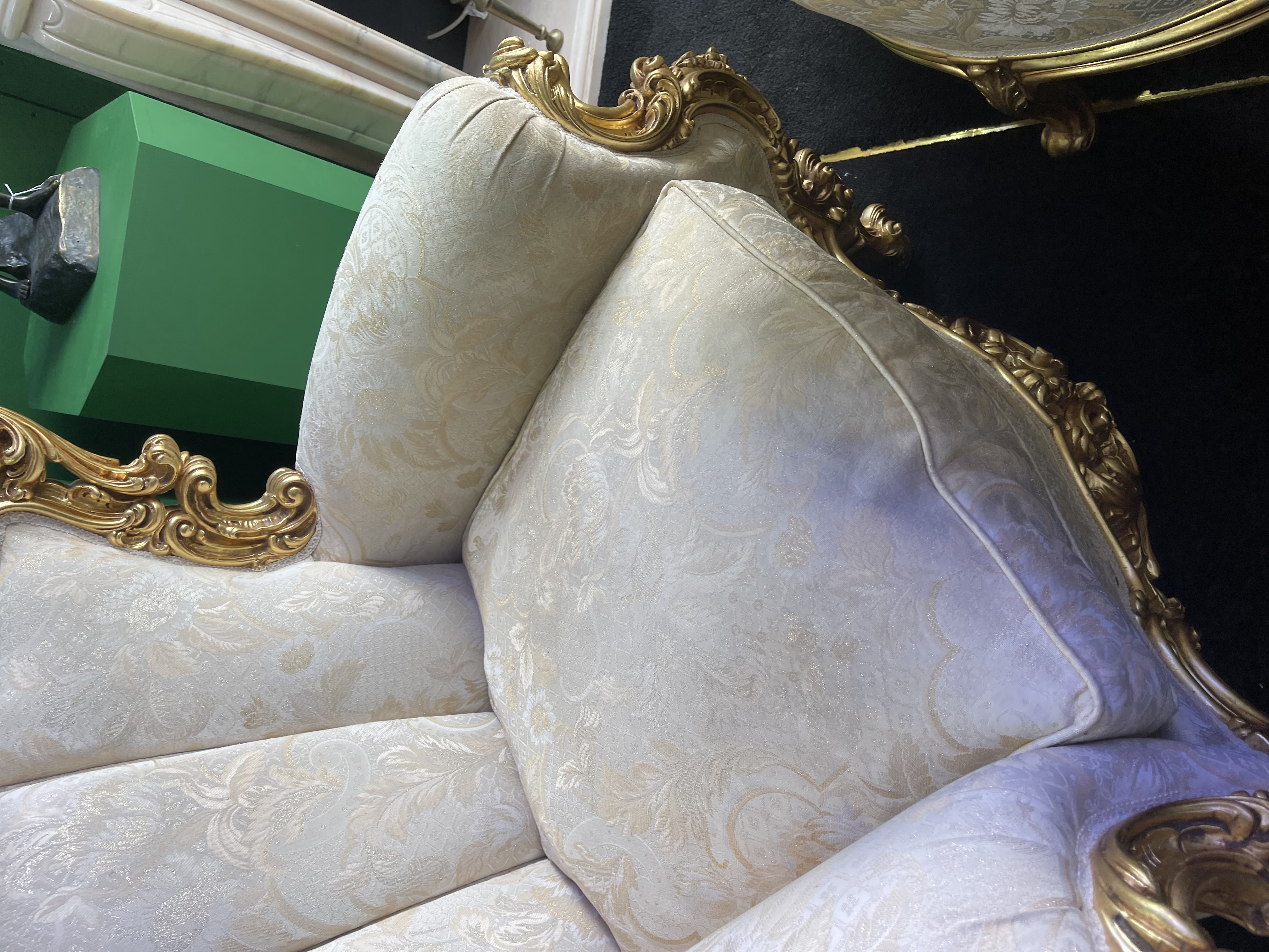 Fine Ornate Italian Silk Three Piece Giltwood Suite - Image 17 of 20