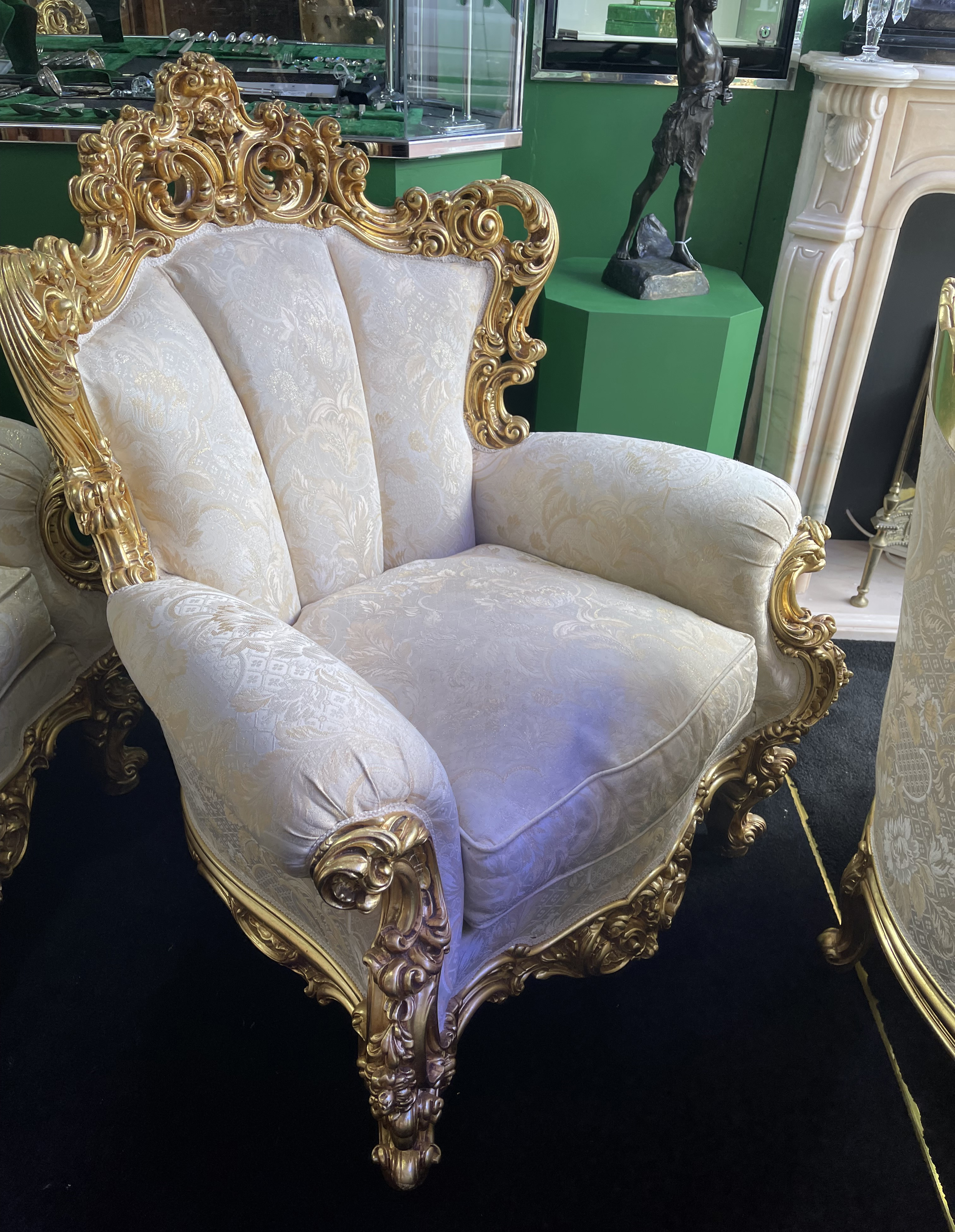 Fine Ornate Italian Silk Three Piece Giltwood Suite - Image 15 of 20