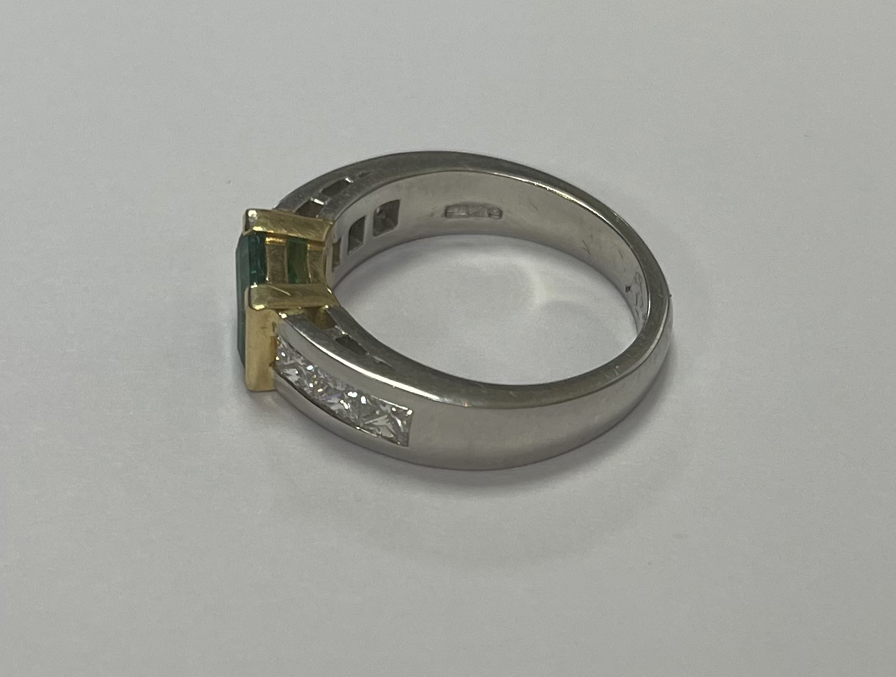 Emerald & Diamond Platinum Ring - Image 4 of 6