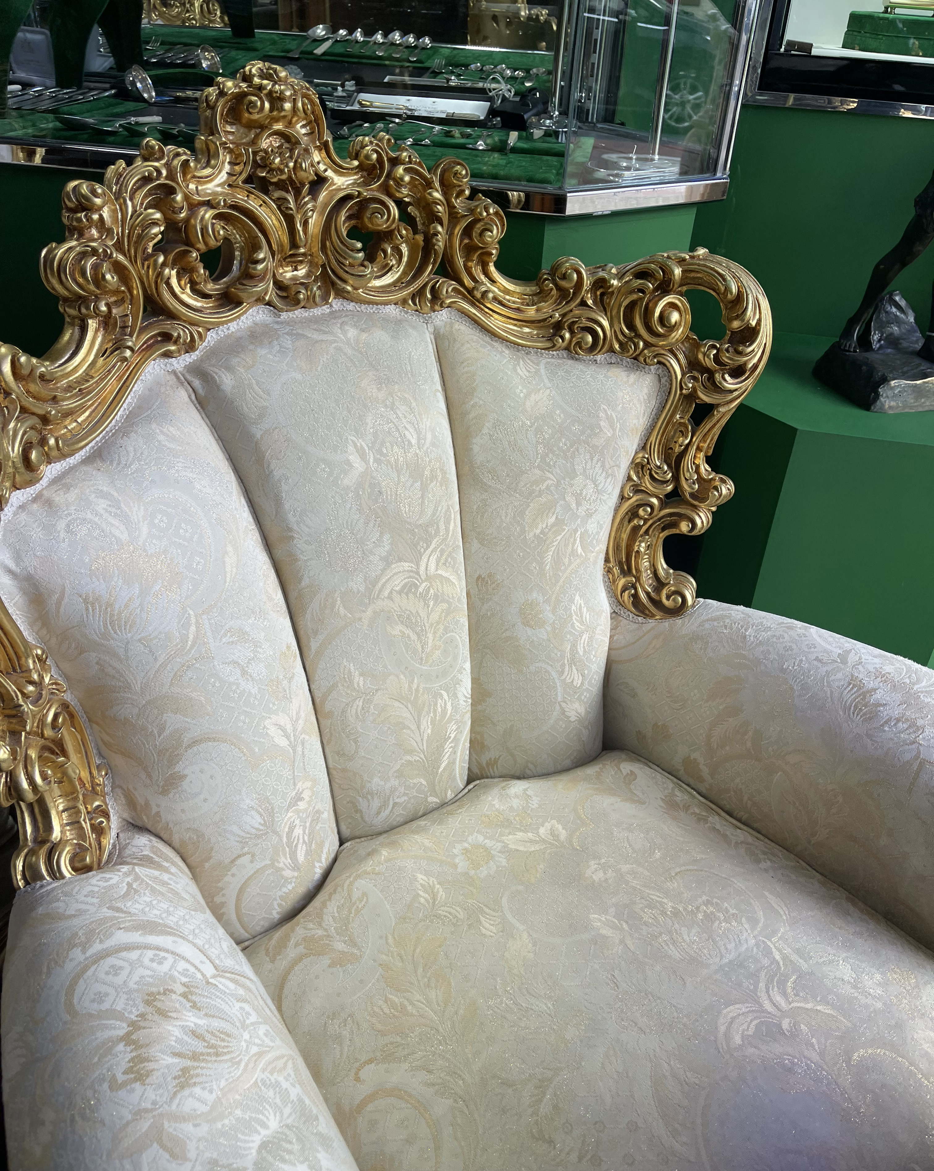 Fine Ornate Italian Silk Three Piece Giltwood Suite - Image 16 of 20