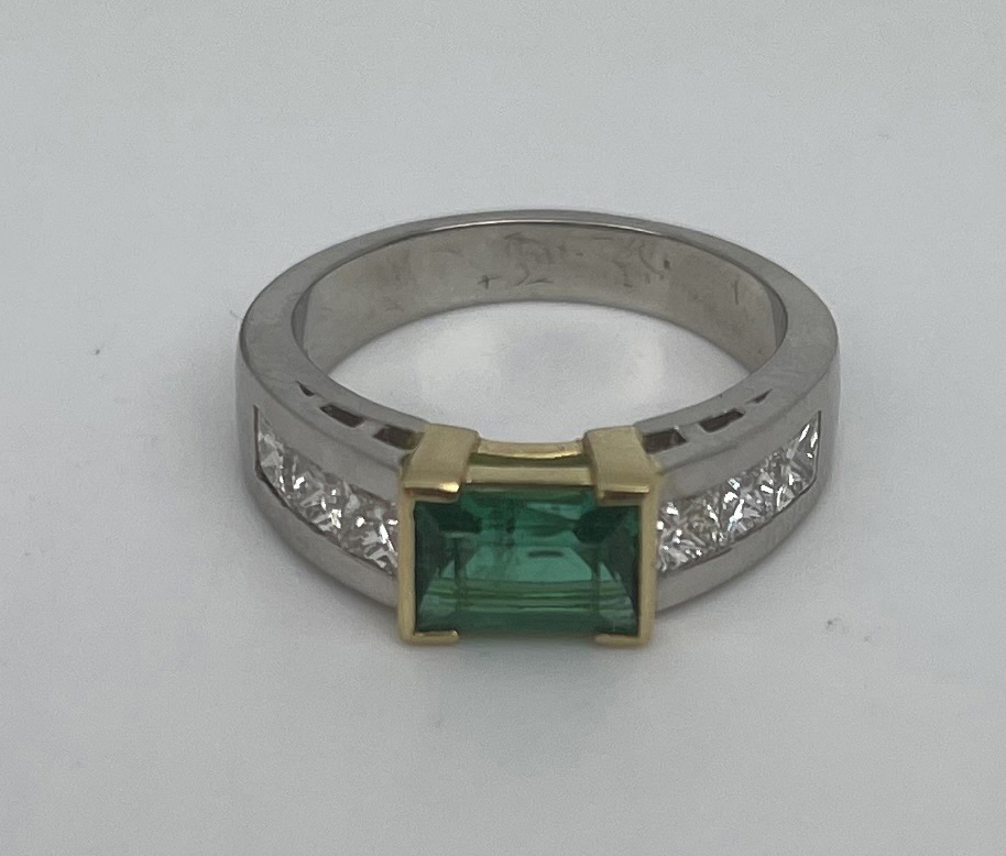 Emerald & Diamond Platinum Ring - Image 2 of 6