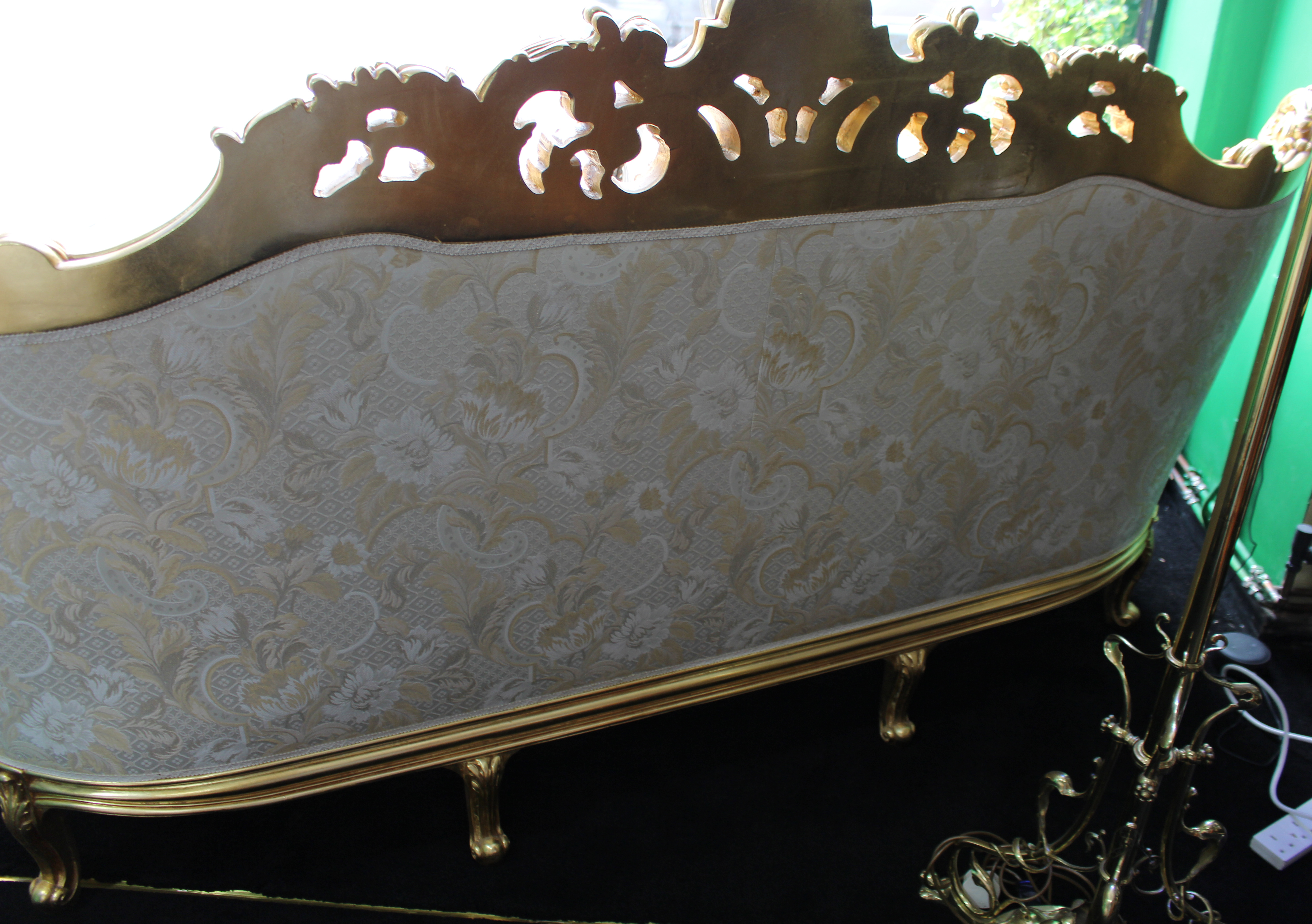 Fine Ornate Italian Silk Three Piece Giltwood Suite - Image 12 of 20