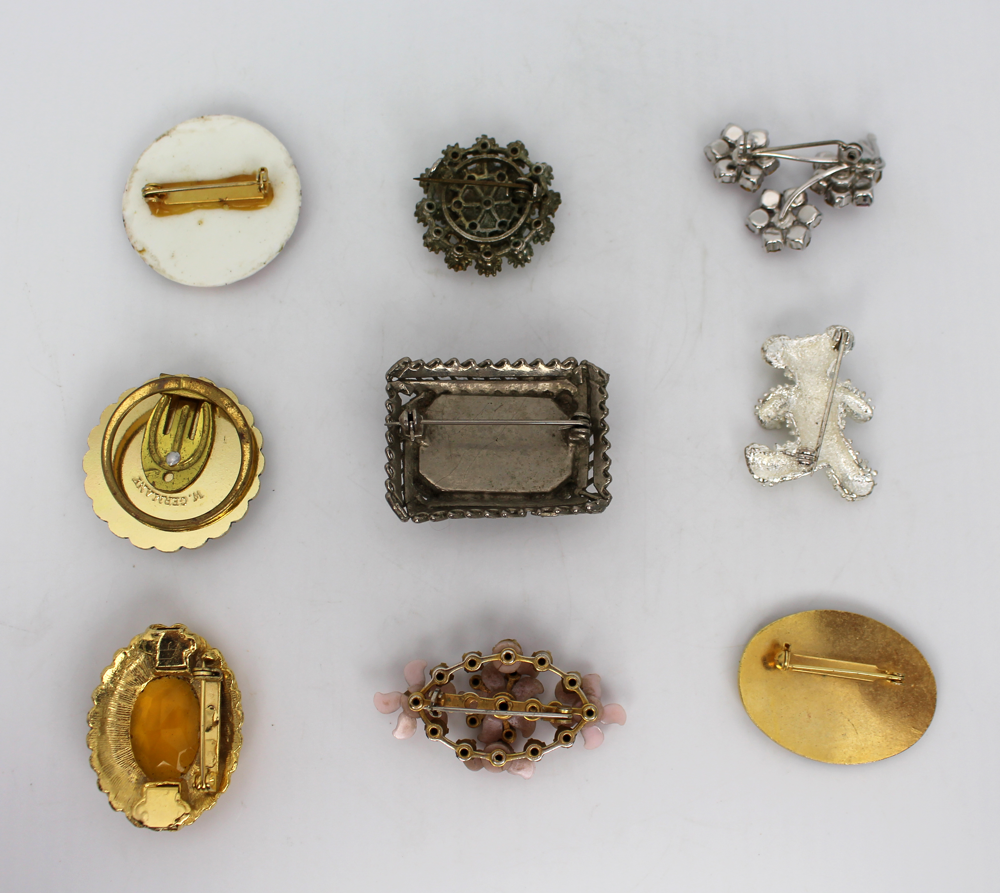 Set of 9 Vintage Brooches - Image 3 of 3