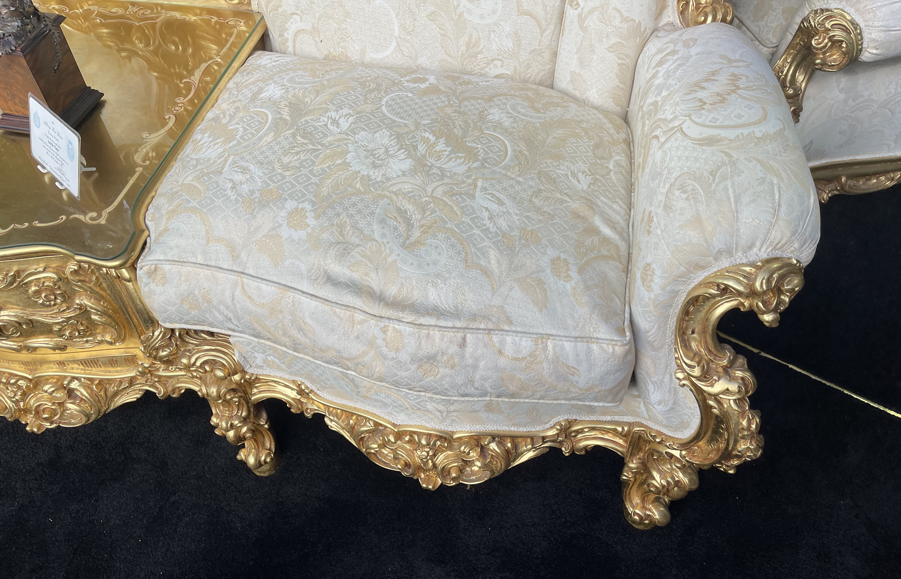 Fine Ornate Italian Silk Three Piece Giltwood Suite - Image 8 of 20