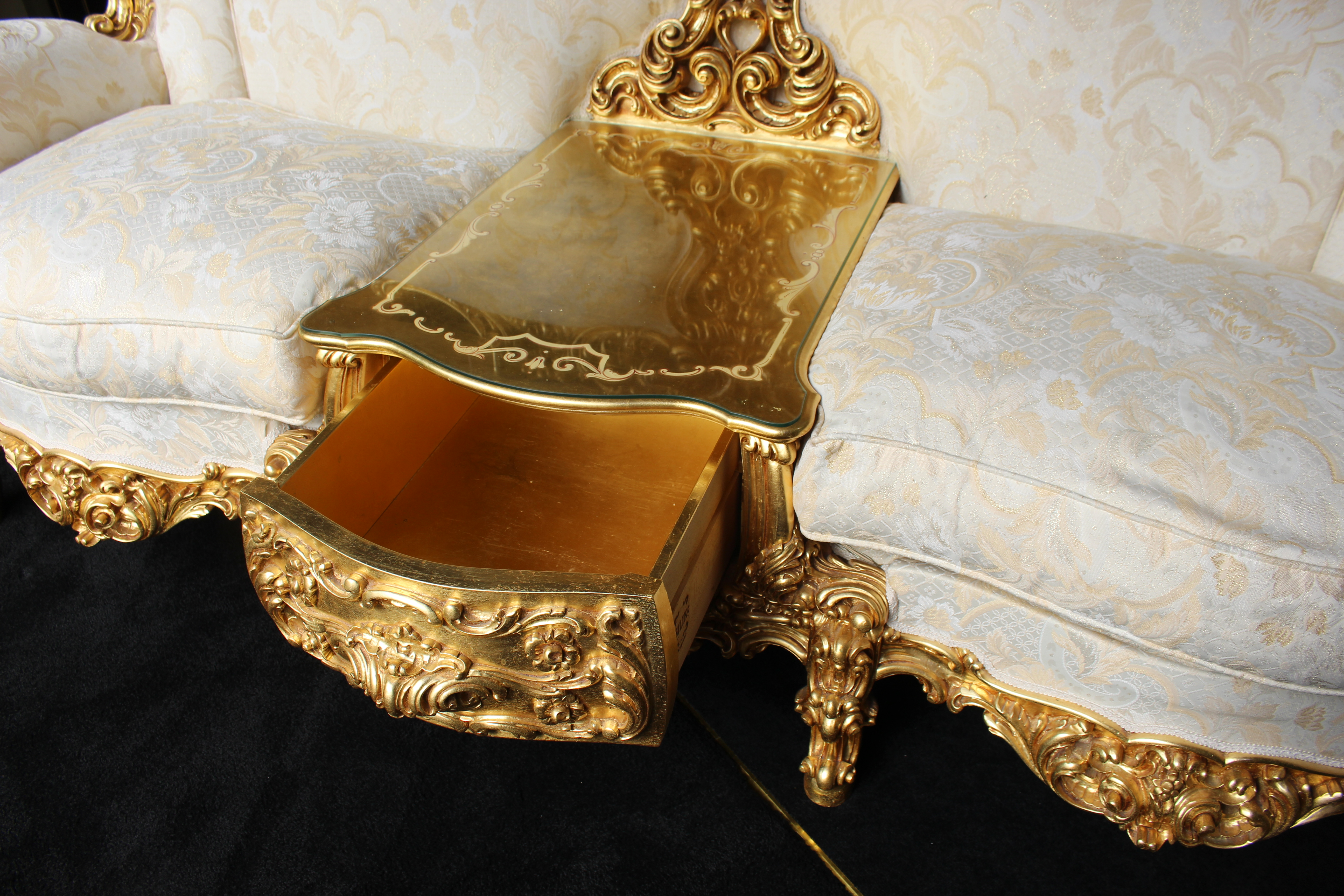 Fine Ornate Italian Silk Three Piece Giltwood Suite - Image 4 of 20