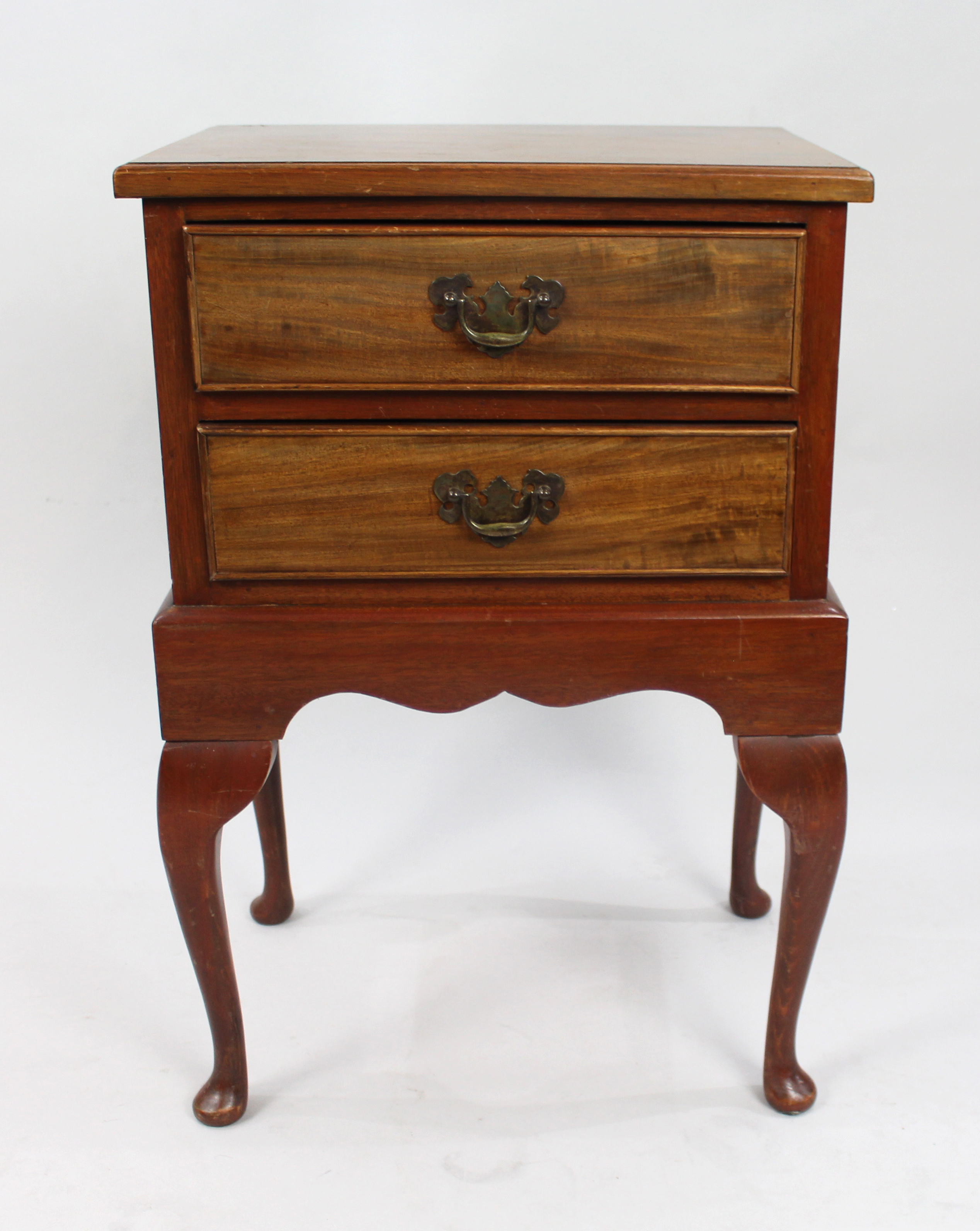 Vintage Mahogany Two Drawer Chest of Drawers - Image 2 of 6