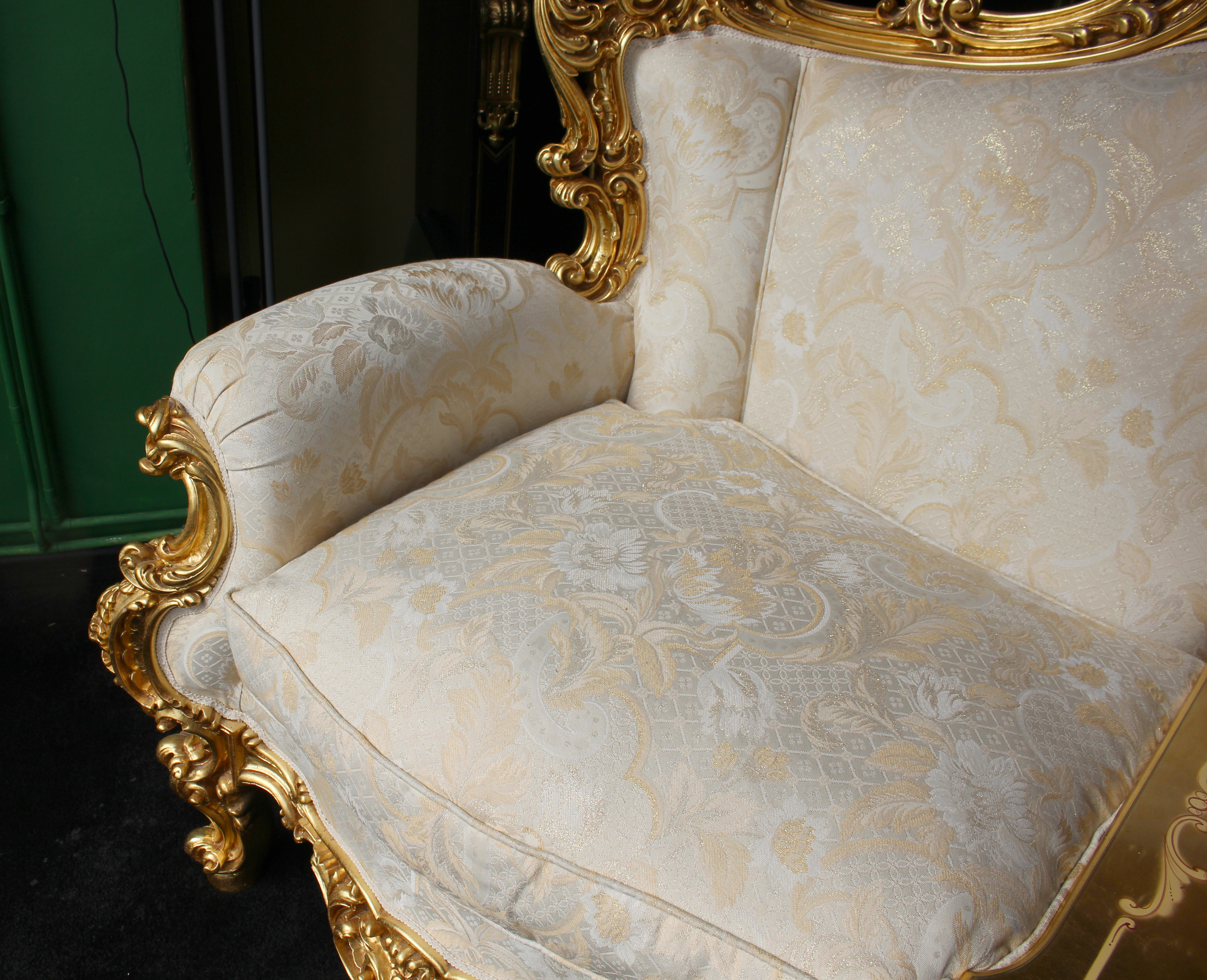 Fine Ornate Italian Silk Three Piece Giltwood Suite - Image 5 of 20