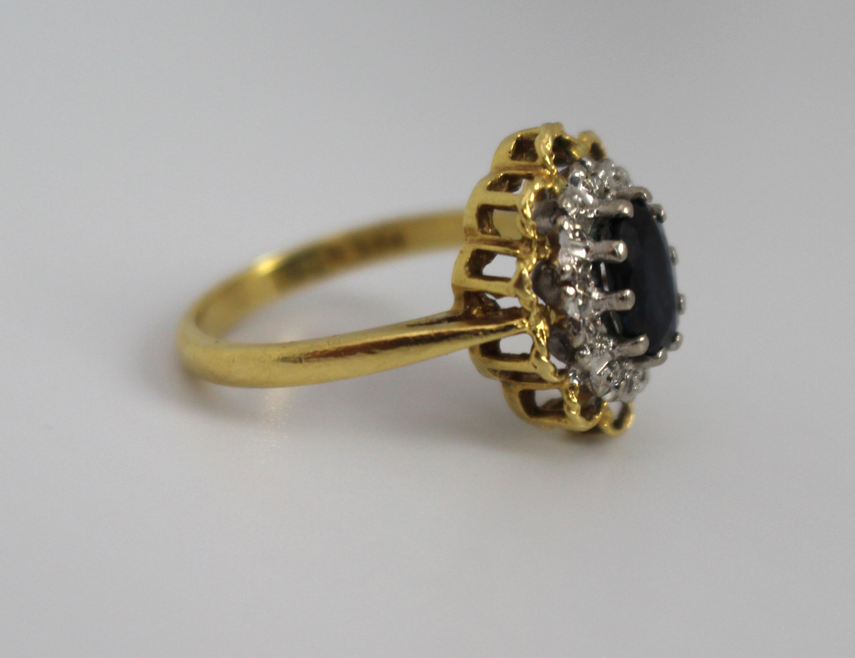 Sapphire & Diamond Ring - Image 3 of 4