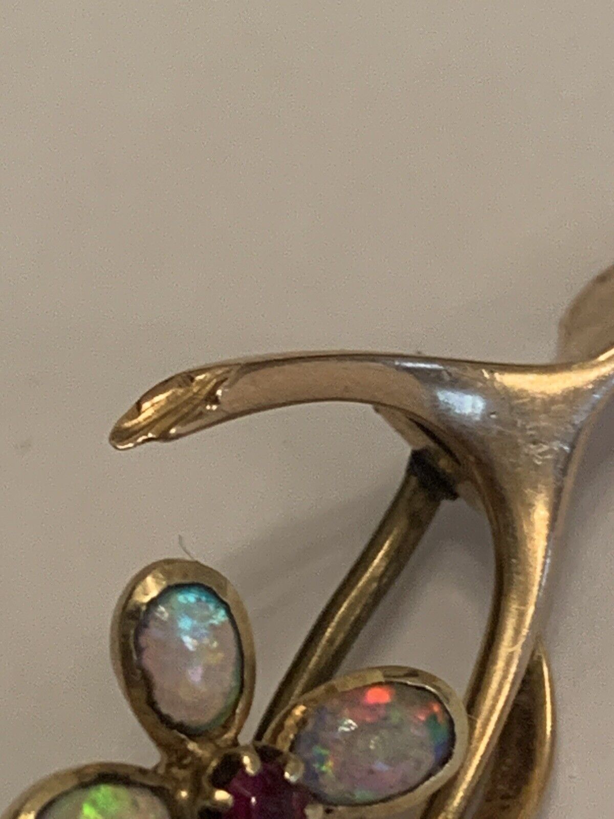 Fine Victorian 15ct Gold Natural Cabouchon Opal & Ruby Lucky Wishbone Brooch - Image 3 of 5