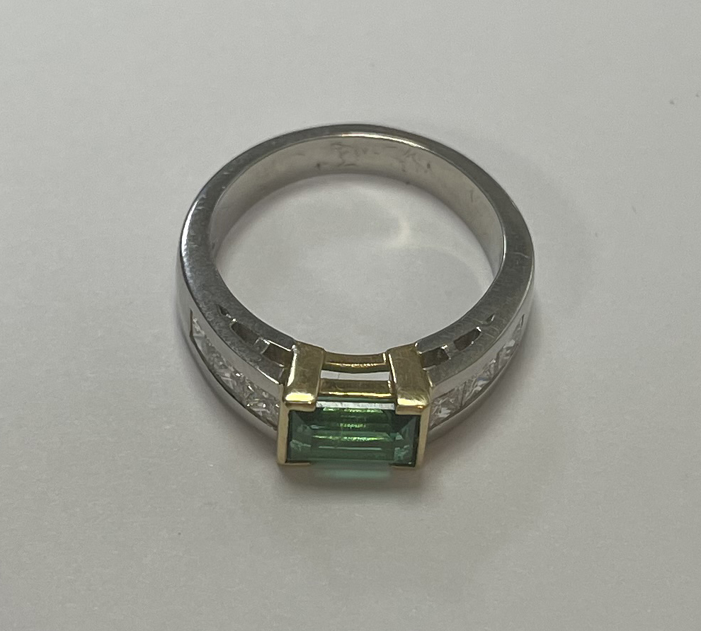 Emerald & Diamond Platinum Ring - Image 3 of 6