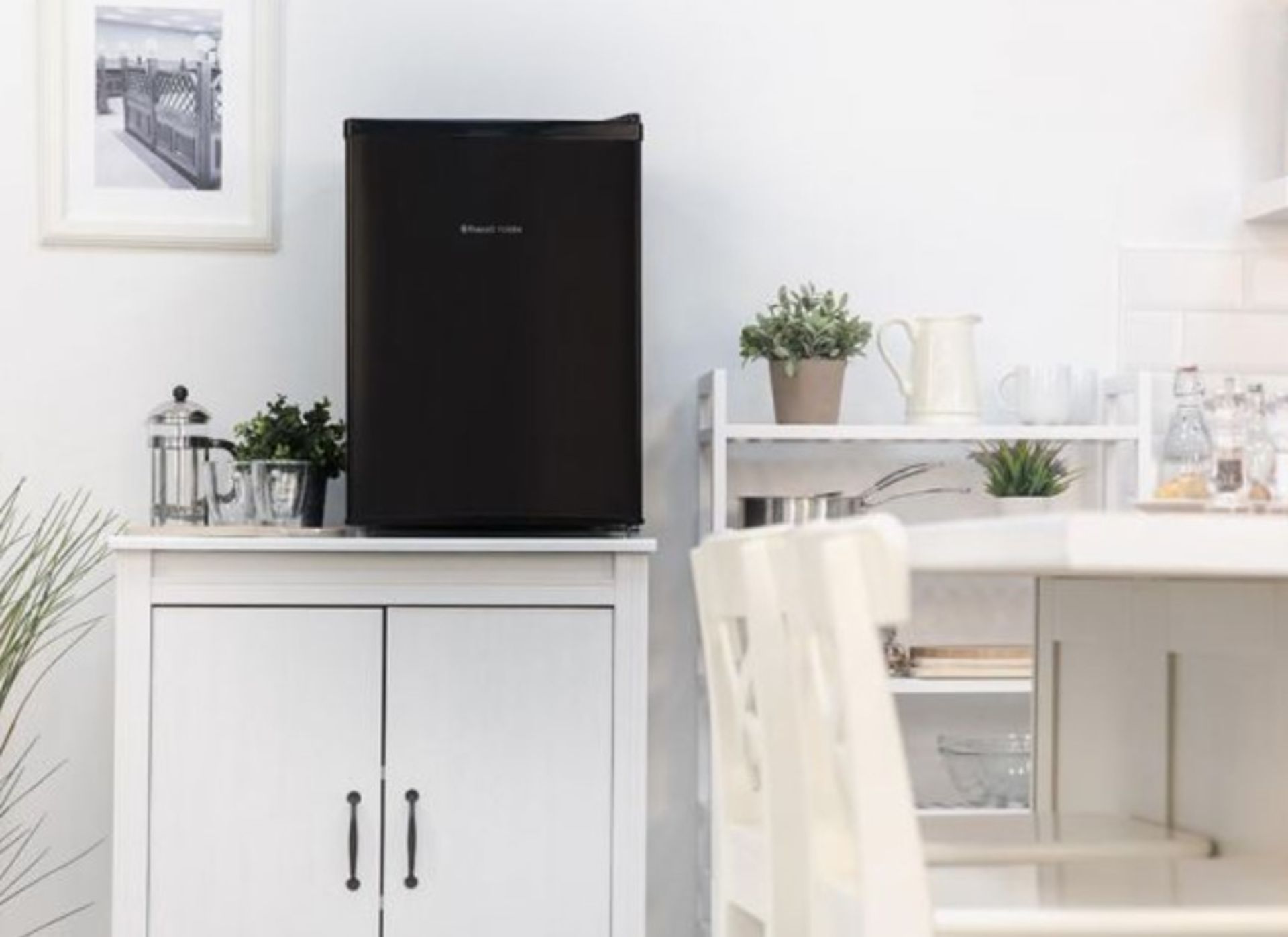 (10/6D) RRPO £149.99. Russell Hobbs 66L Black Mini Fridge RHTTF67B. (H63.0 x W44.5 x D51.0). (Un... - Image 3 of 17