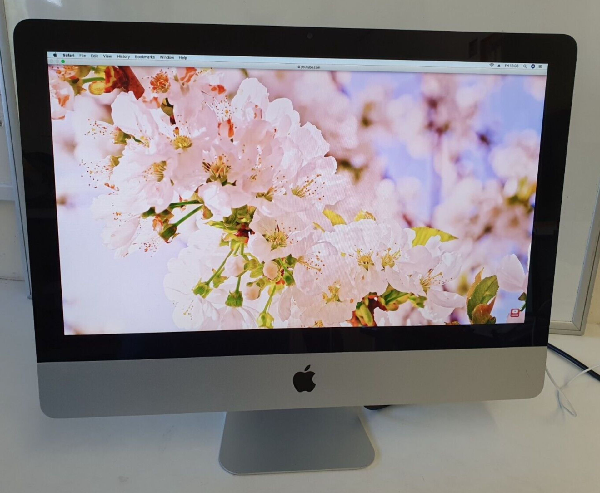 Apple iMac 21.5” OS X High Sierra Intel Core i5 8GB Memory 500GB HD Radeon WiFi Bluetooth Office