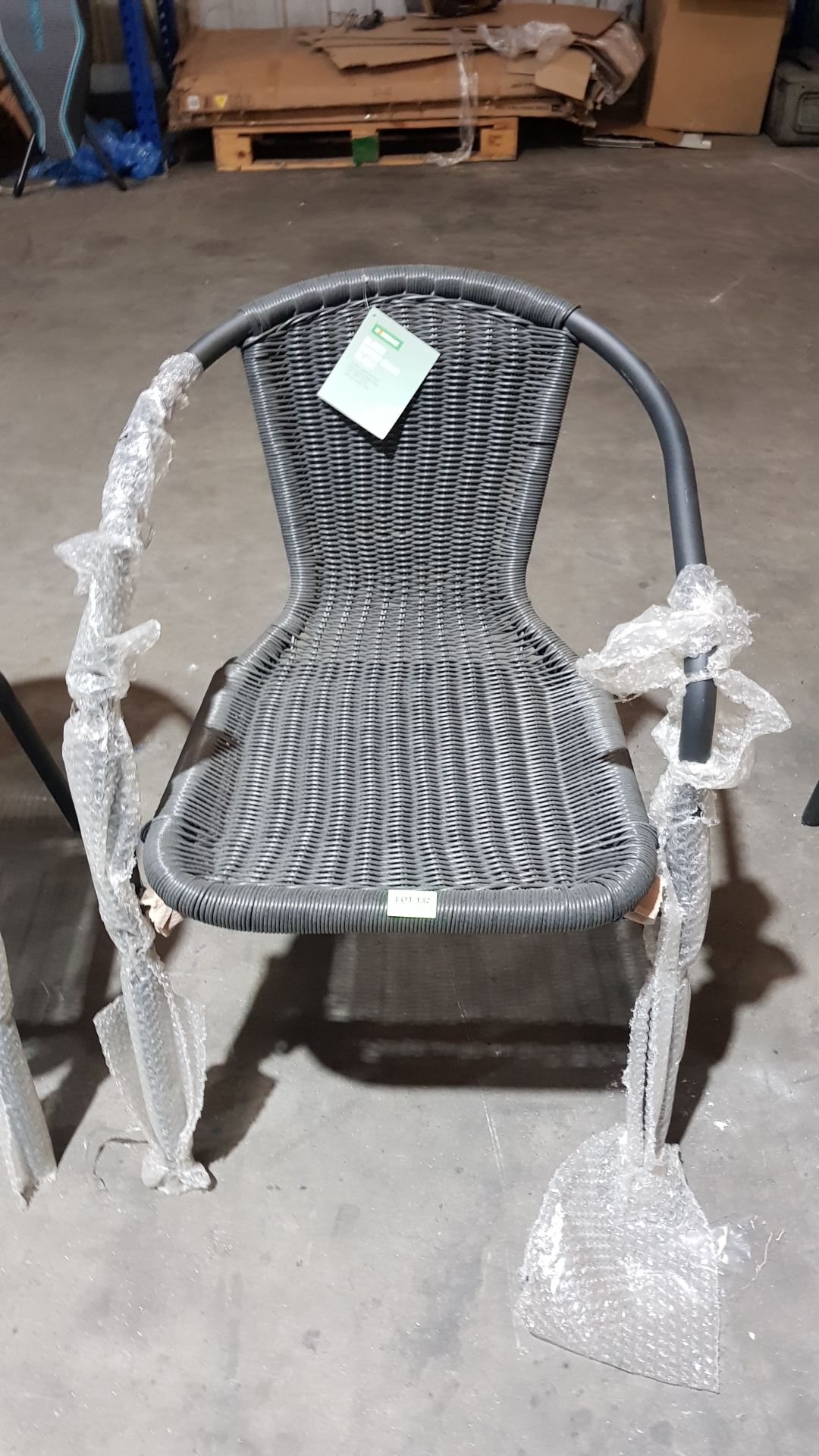 Description: (132/5B) Lot RRP £140 6x Items 4x Eloise Bistro Chair Black RRP £25 Each (Units - Image 5 of 18