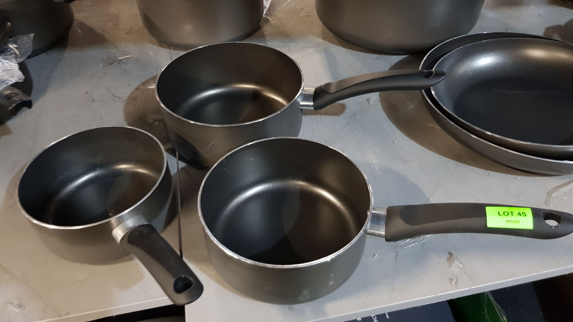 Description: (45/6I) 14x Grey Non Stick Cookware Items 1x 32cm Stock Pot 6x 24cm Stock Pot 1x 32cm - Image 9 of 12