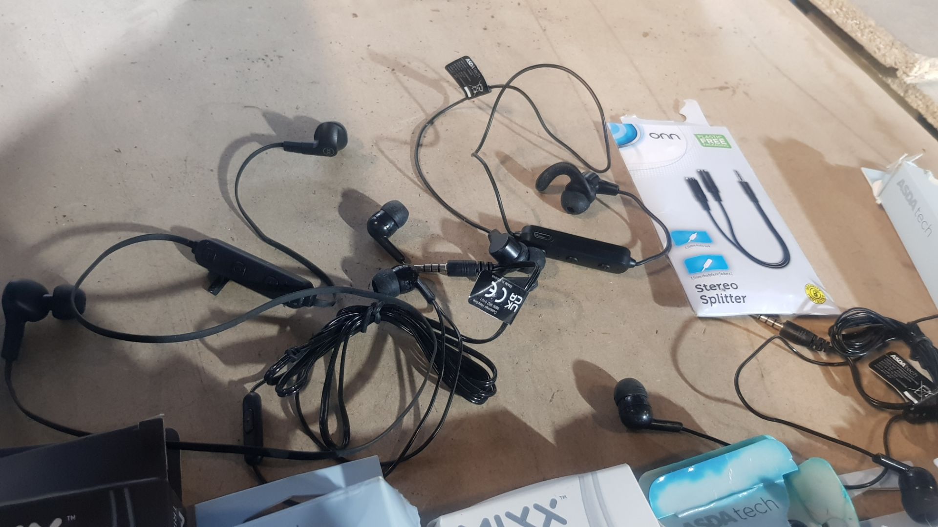 Description: (174/5J) Approx 25x Mixed In Ear Head Phones To Include Mixx True Wireless Mixx - Image 14 of 14