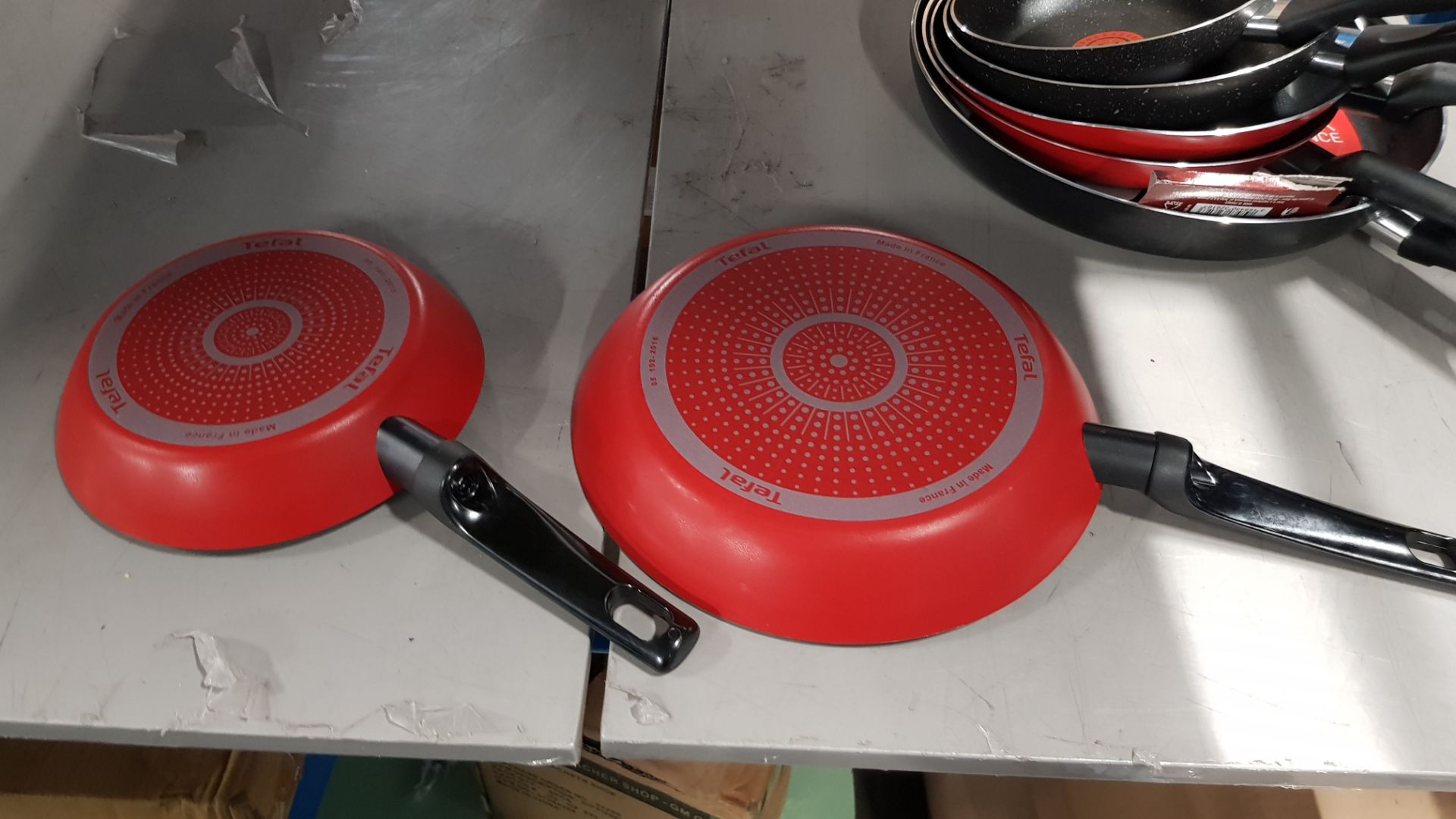 Description: (38/6N) Lot RRP £135 7x Mixed Tefal Frying Pans 1x 32cm Black RRP £38 1x 24cm Black RRP - Image 15 of 15