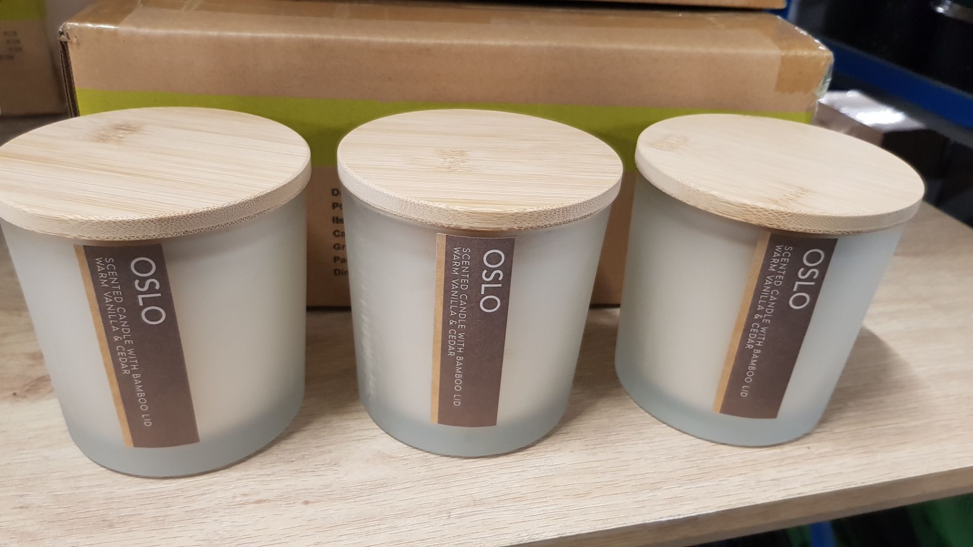 Description: (35/6N) Lot RRP £90 9x Oslo Scented Candle With Bamboo Lid Warm Vanilla And Cedar - Image 3 of 3