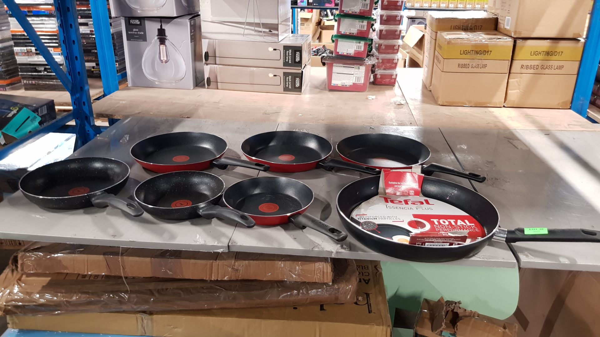 Description: (38/6N) Lot RRP £135 7x Mixed Tefal Frying Pans 1x 32cm Black RRP £38 1x 24cm Black RRP - Image 5 of 15