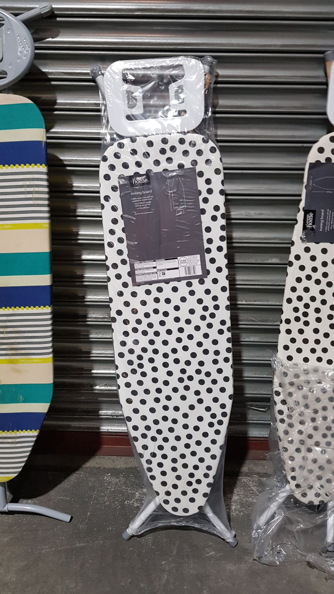 Description: (147/R3) Lot RRP £116 6x Items 4x Black & White Polka Dot Ironing Board RRP £15 Each 2x - Image 6 of 8